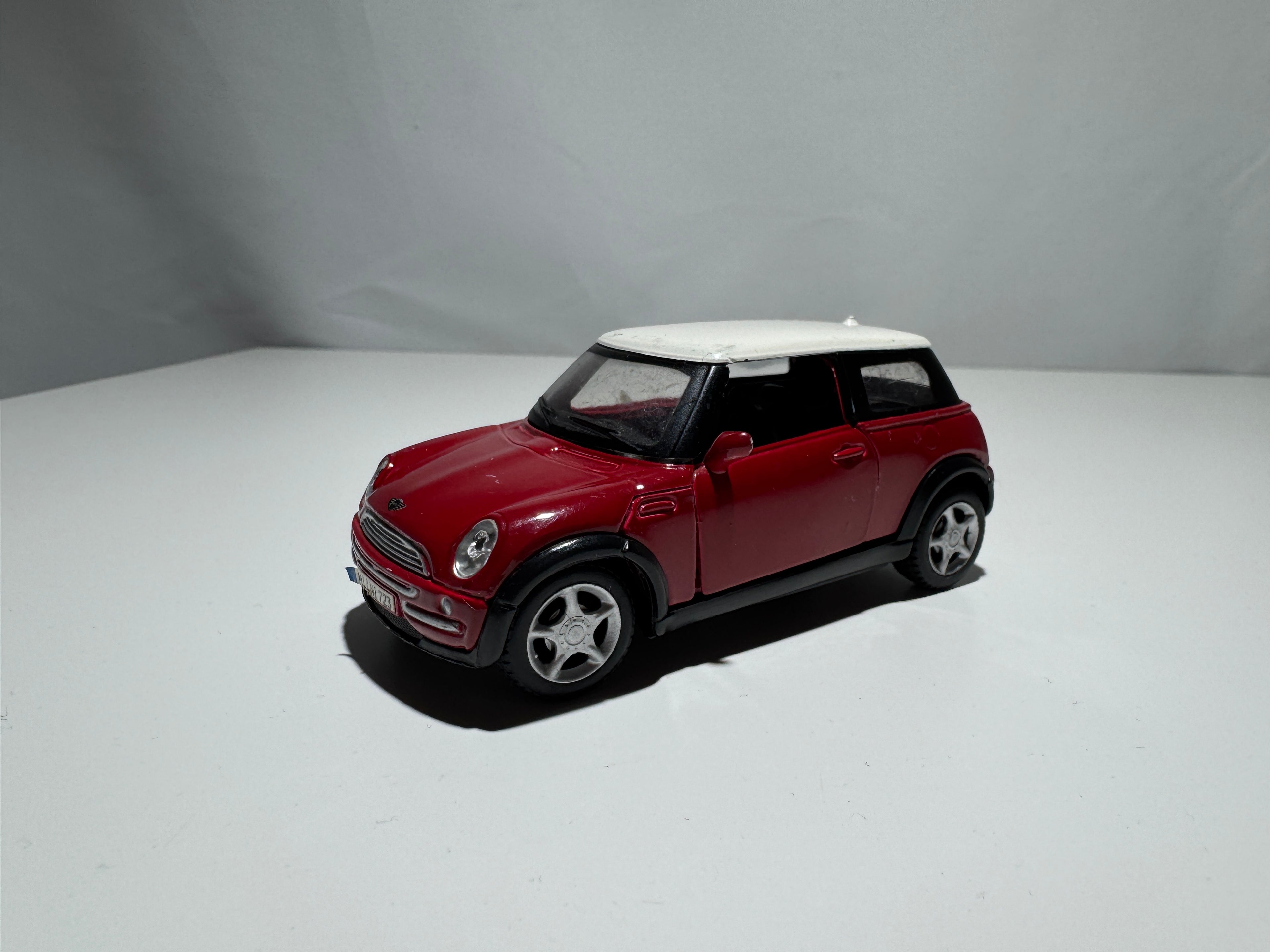 1:36 Maisto Mini Cooper R53 Rot-Weiß  #317