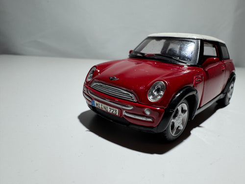 1:36 Maisto Mini Cooper R53 Rot-Weiß  #317