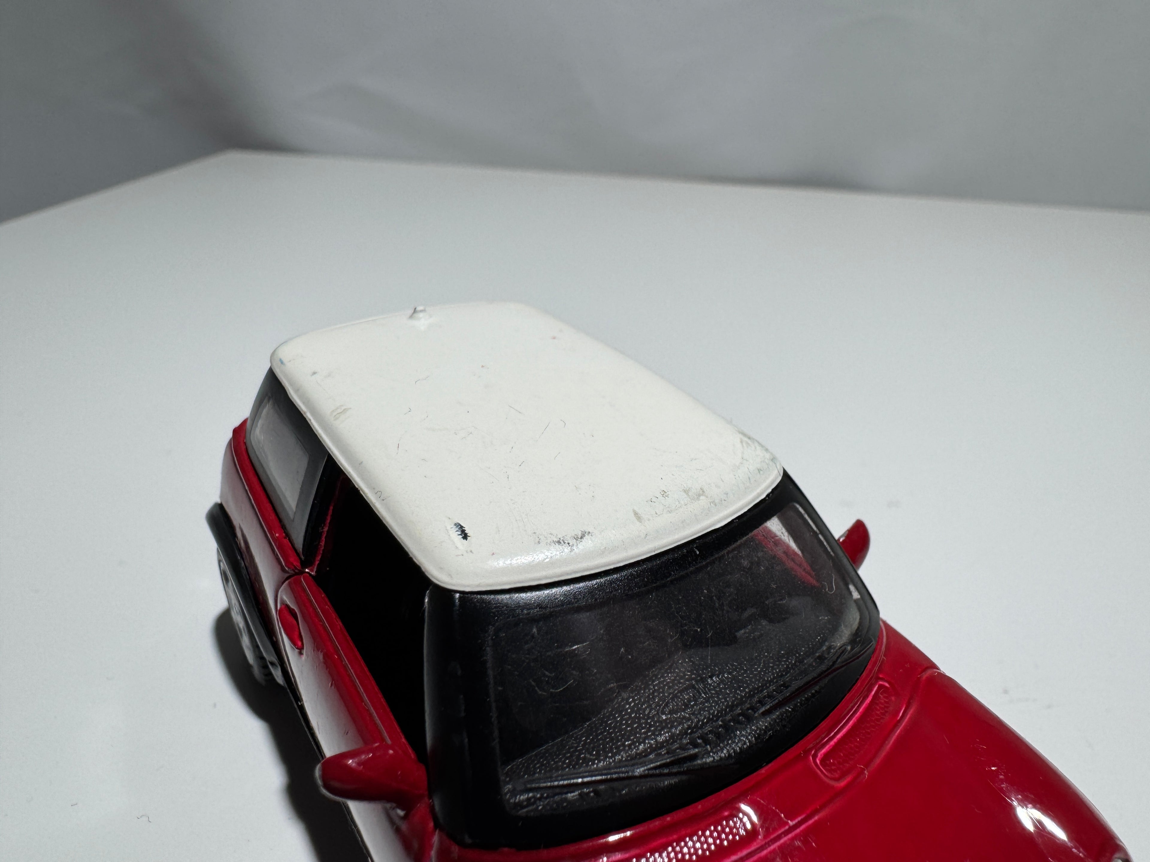 1:36 Maisto Mini Cooper R53 Rot-Weiß  #317