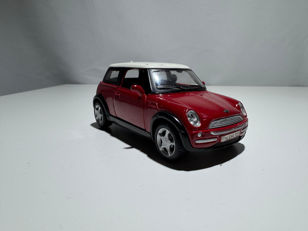 1:36 Maisto Mini Cooper R53 Rot-Weiß  #317