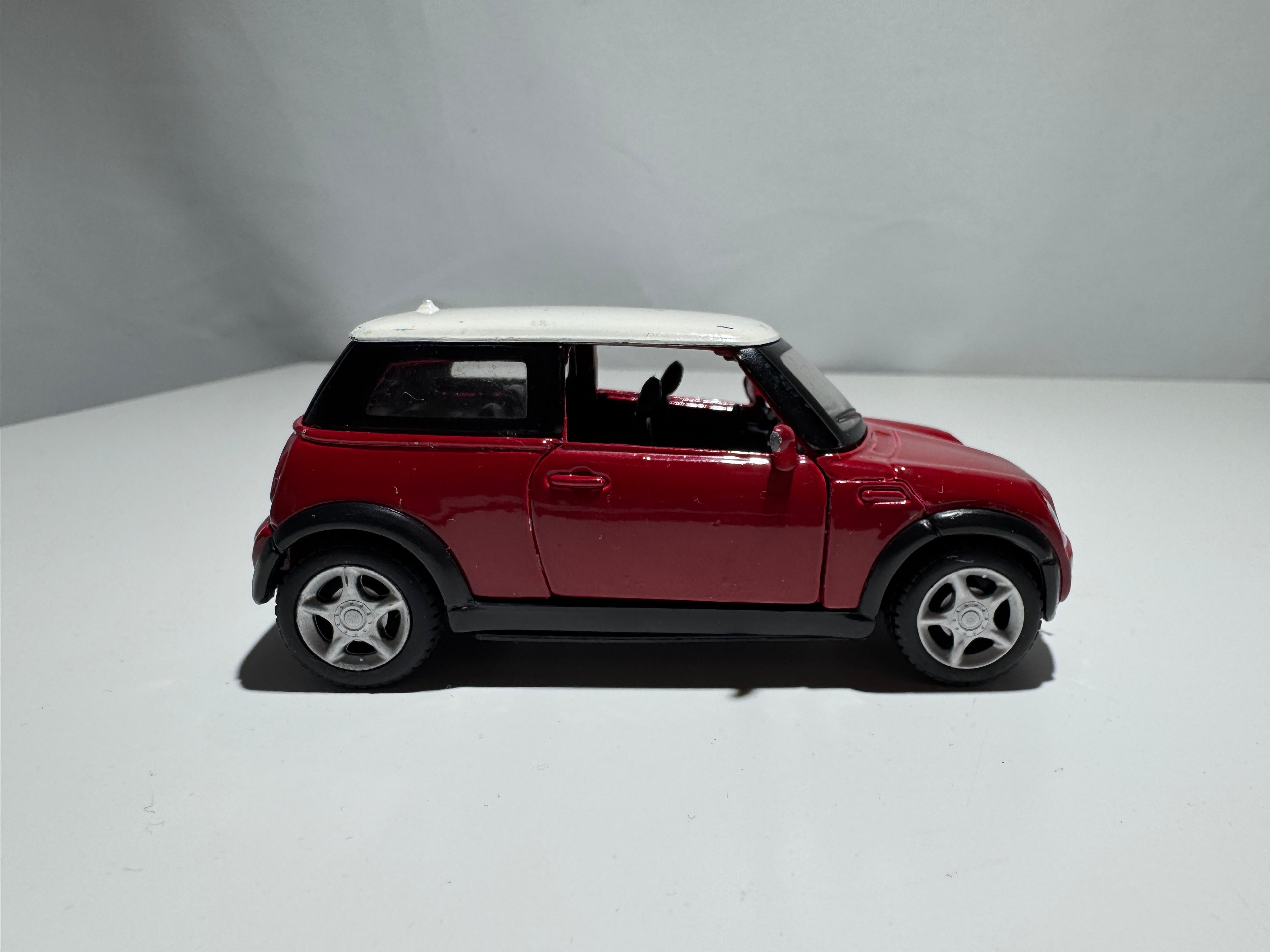 1:36 Maisto Mini Cooper R53 Rot-Weiß  #317