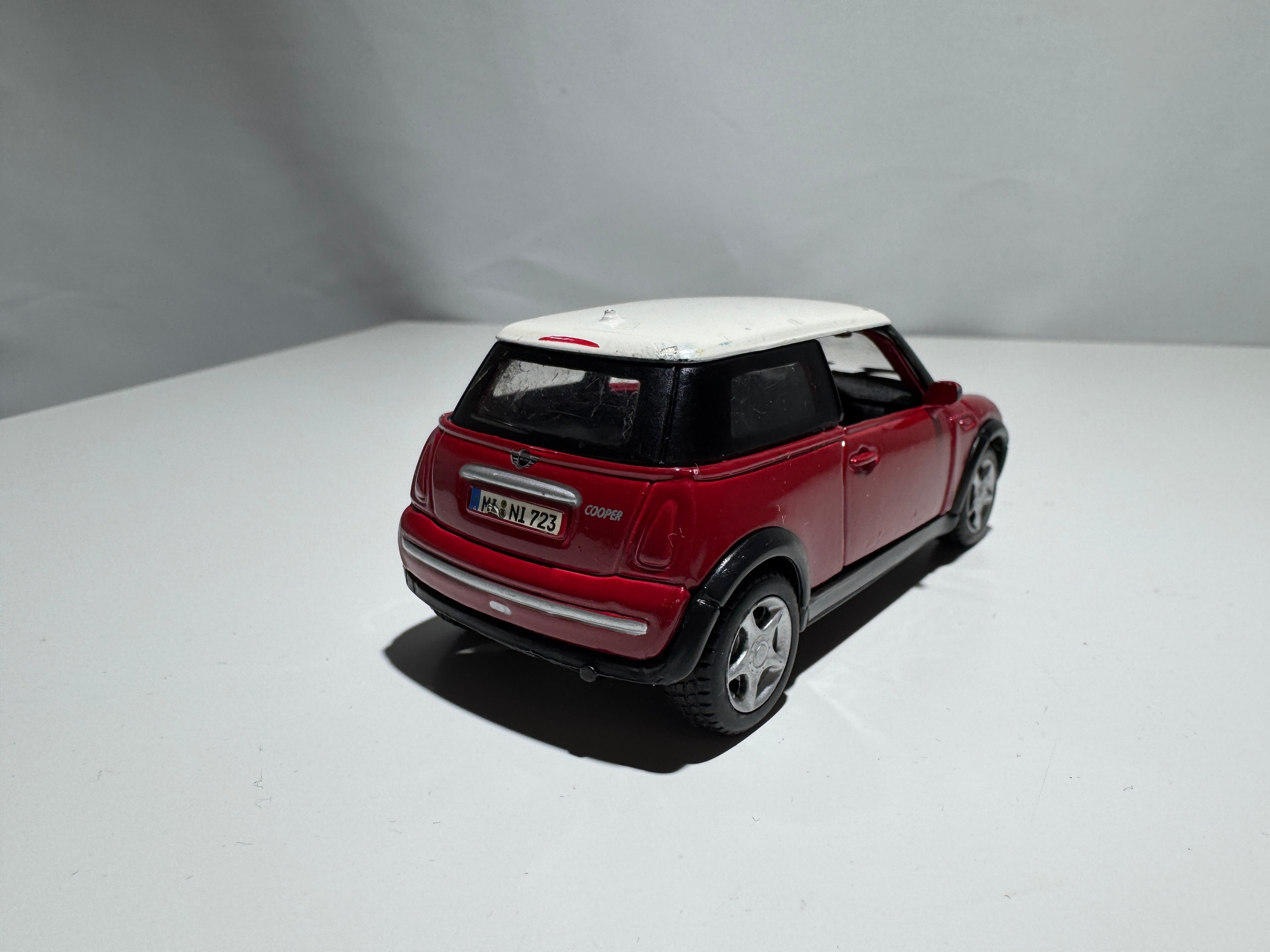 1:36 Maisto Mini Cooper R53 Rot-Weiß  #317