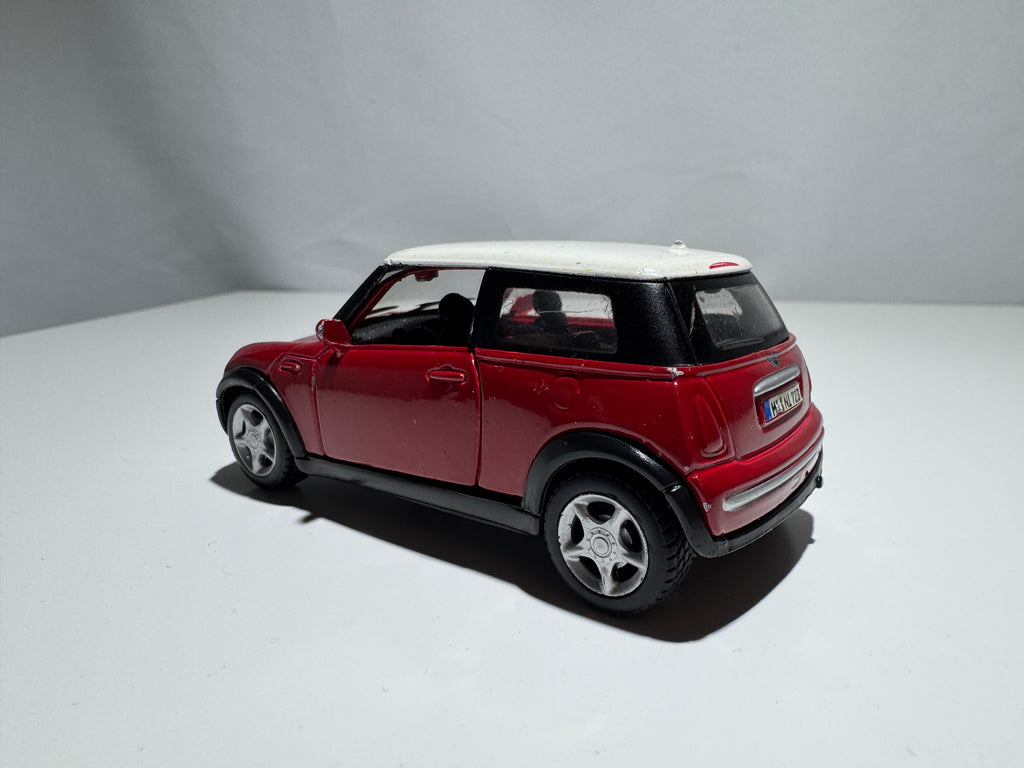 1:36 Maisto Mini Cooper R53 Rot-Weiß  #317