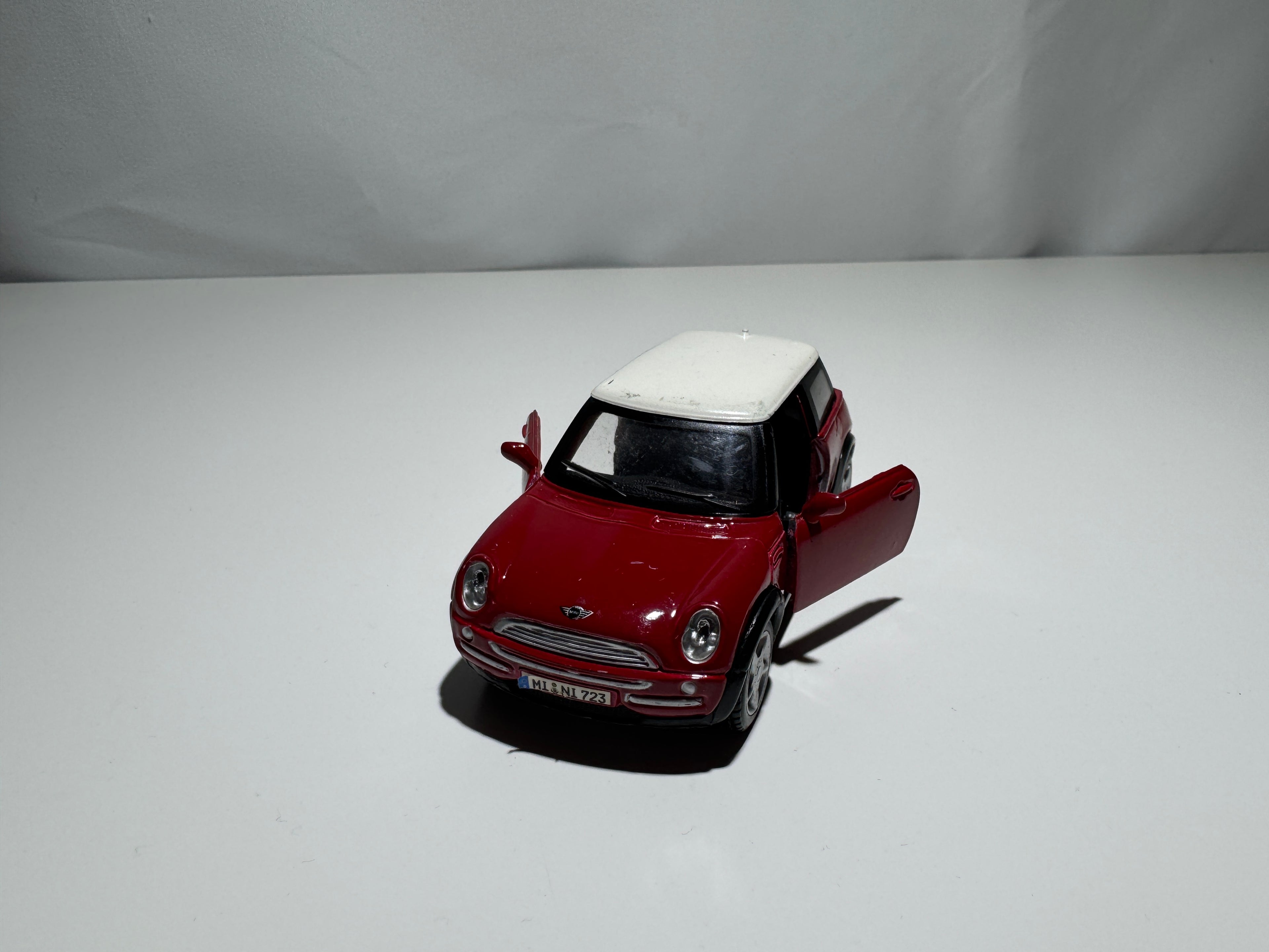 1:36 Maisto Mini Cooper R53 Rot-Weiß  #317