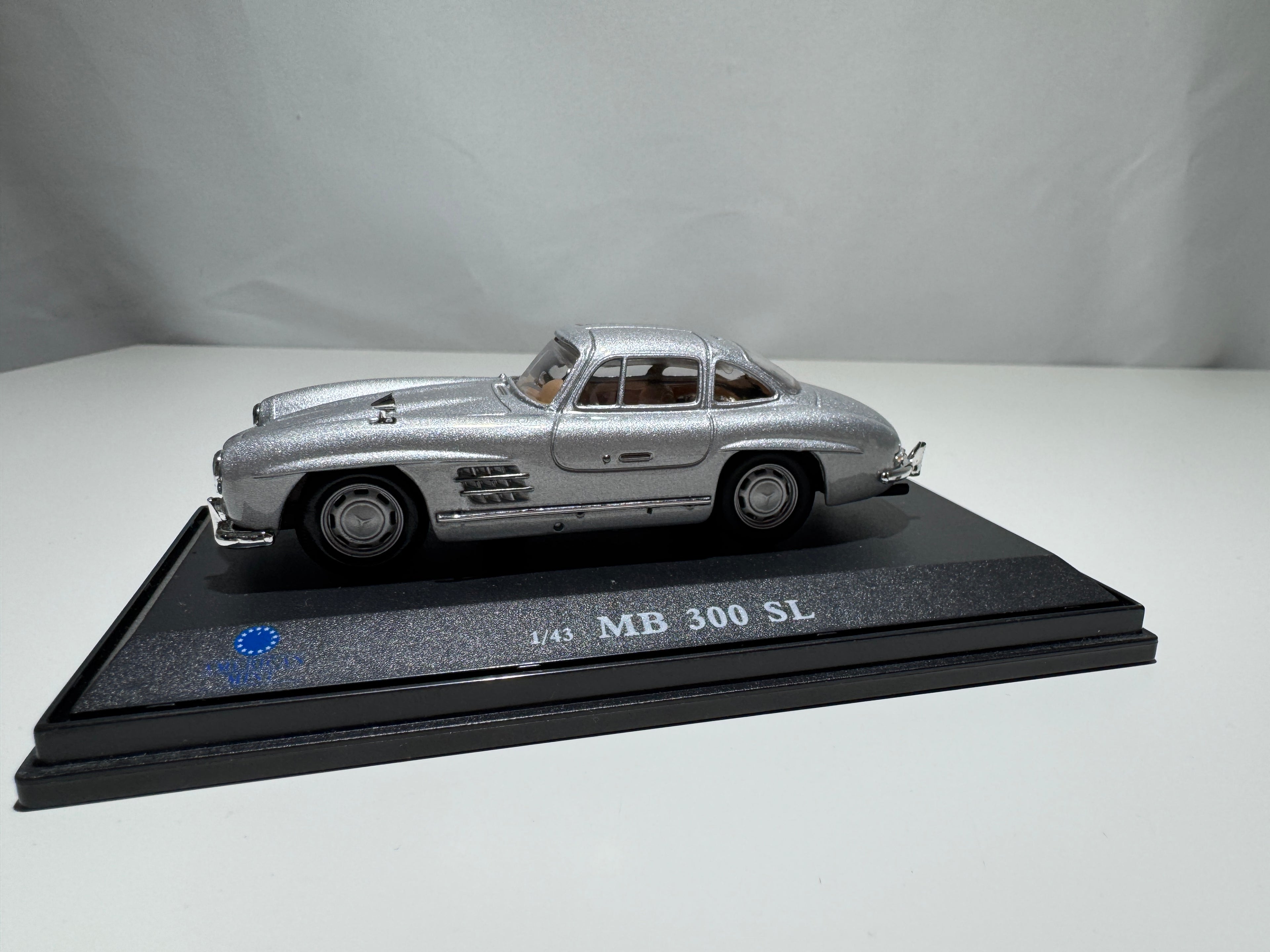 1:43 American Mint Mercedes-Benz 300 SL Silber Limited Edition OVP #319