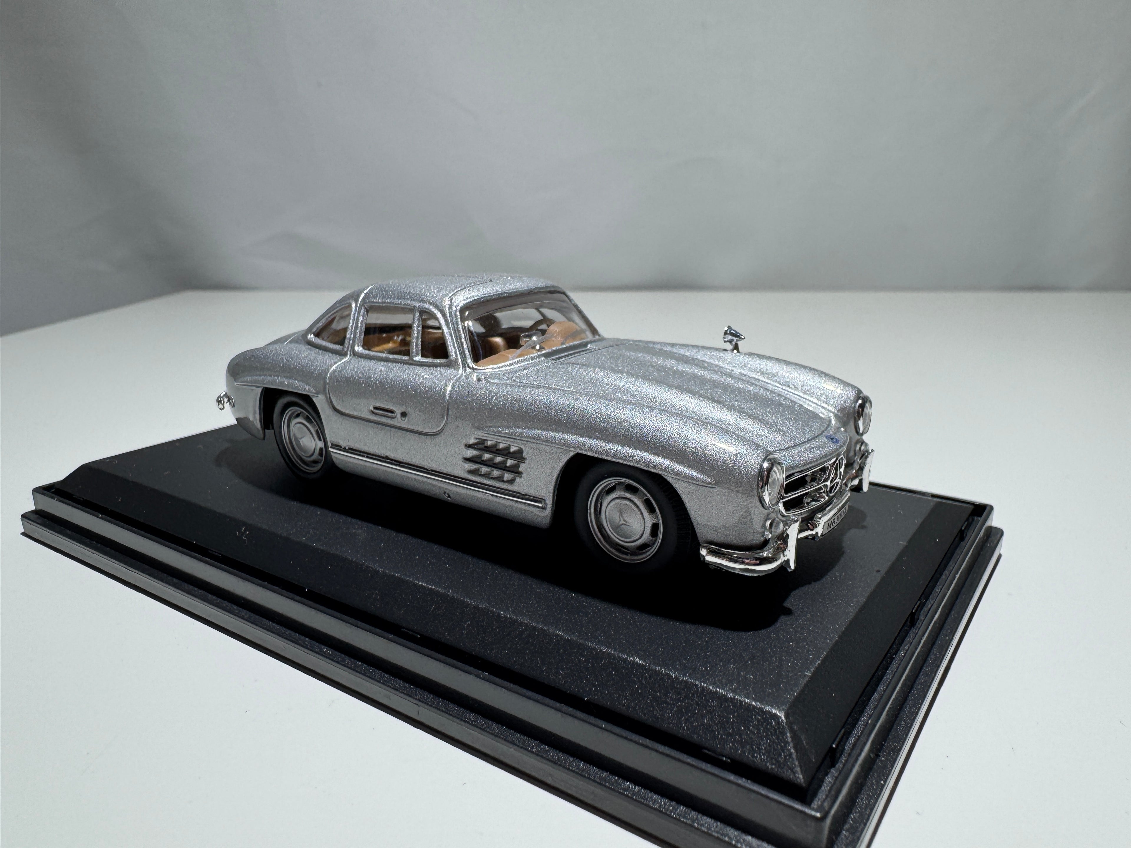 1:43 American Mint Mercedes-Benz 300 SL Silber Limited Edition OVP #319