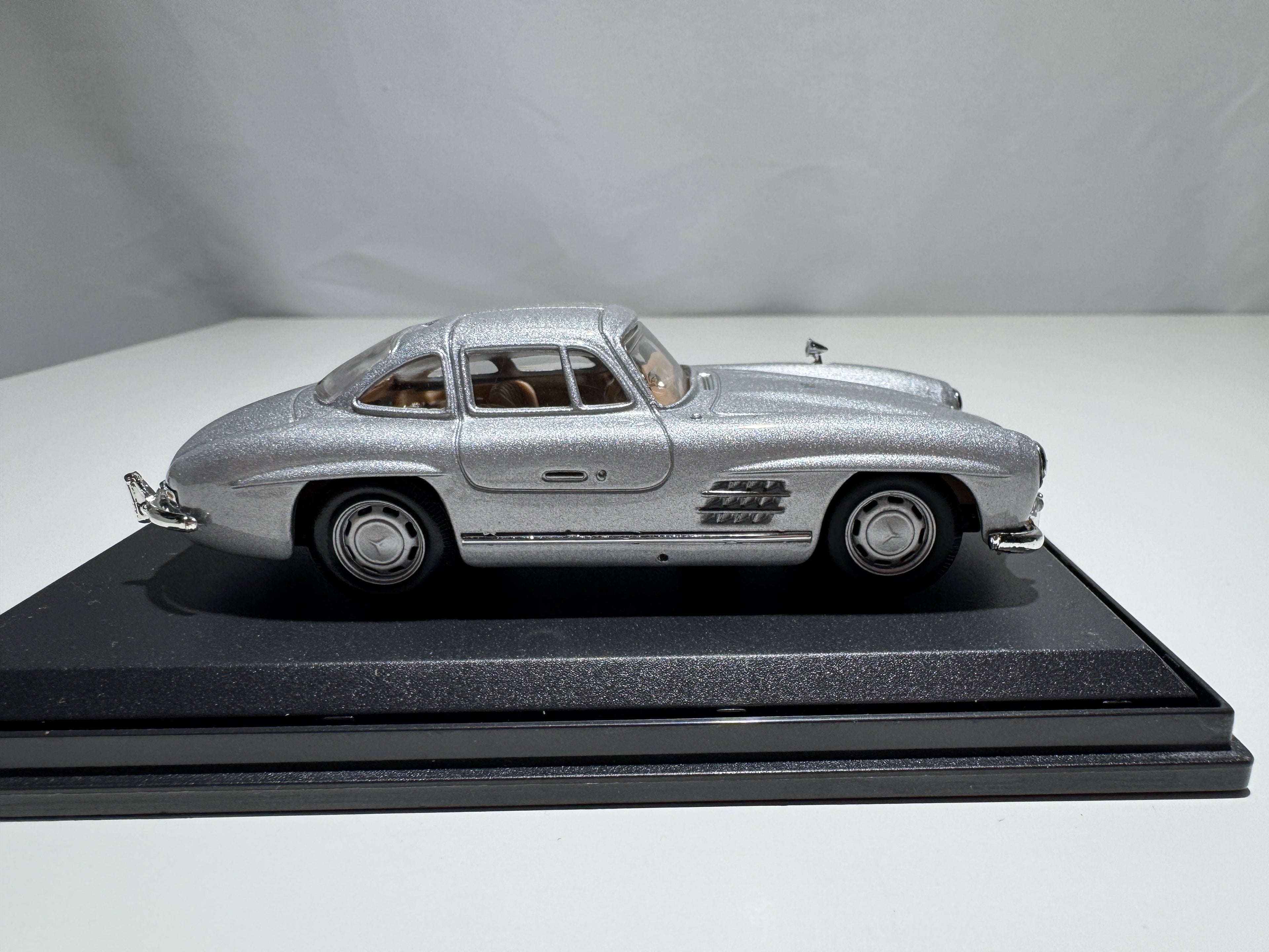 1:43 American Mint Mercedes-Benz 300 SL Silber Limited Edition OVP #319