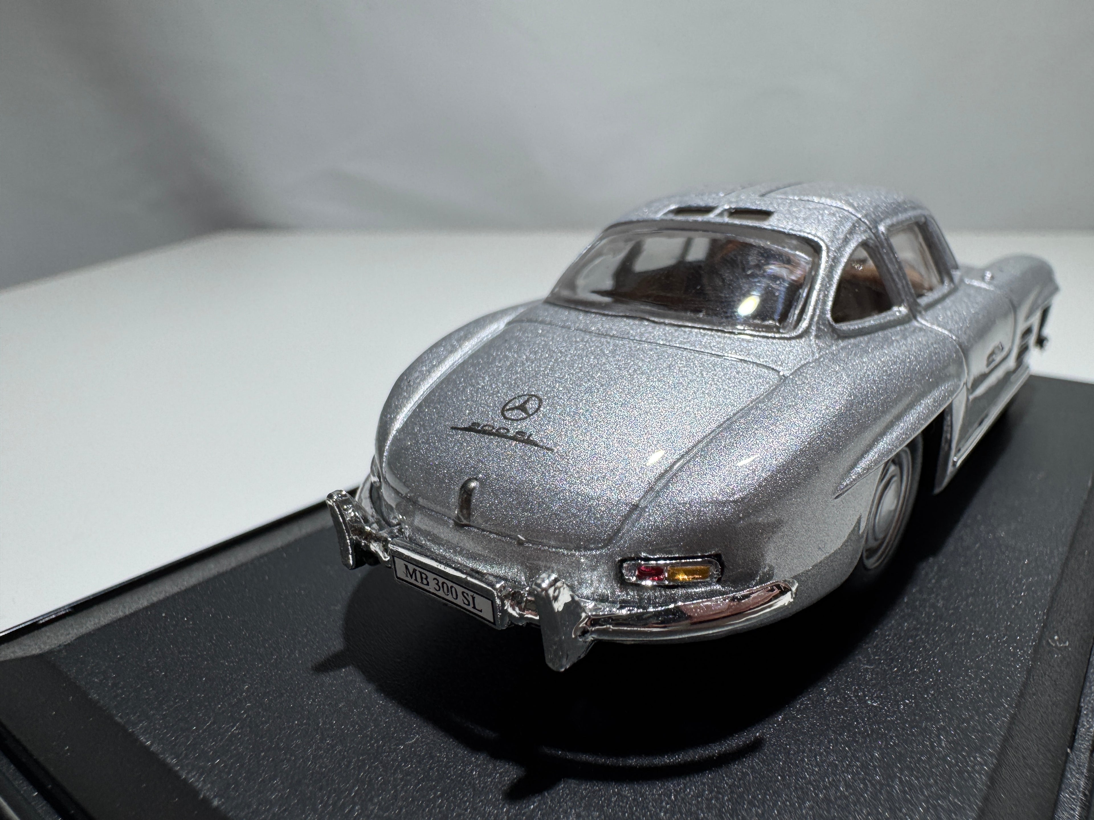 1:43 American Mint Mercedes-Benz 300 SL Silber Limited Edition OVP #319