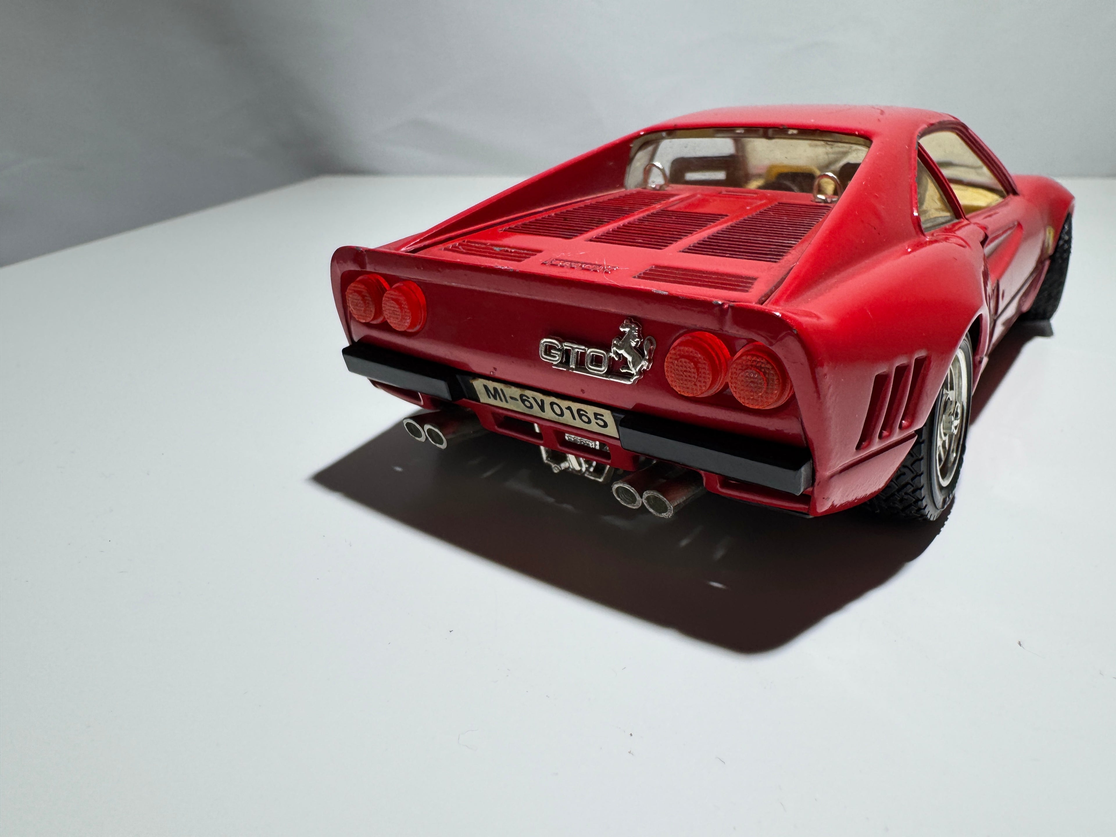 1:24 Bburago Ferrari GTO 1984 Rot  #323