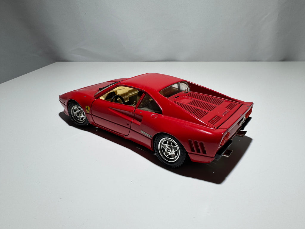 1:24 Bburago Ferrari GTO 1984 Rot  #323