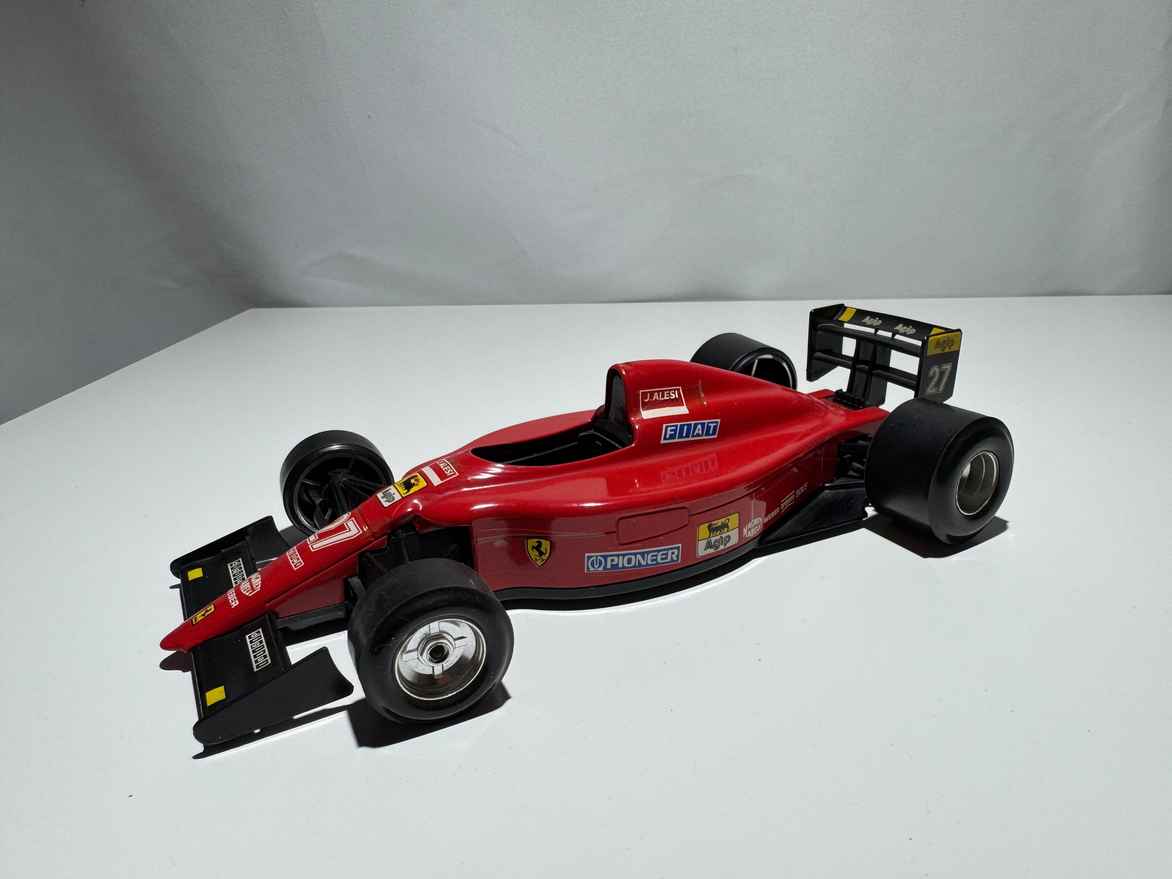 1:24 Bburago Ferrari 641/2 Formel 1 Rot J. Alesi #325