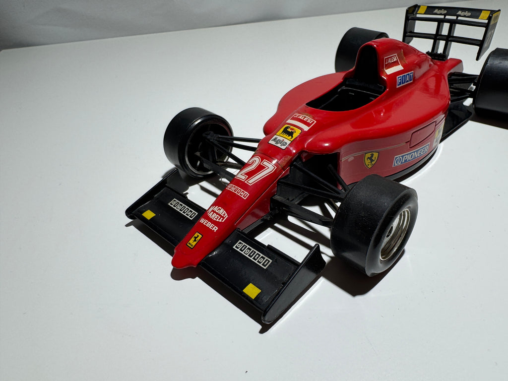 1:24 Bburago Ferrari 641/2 Formel 1 Rot J. Alesi #325