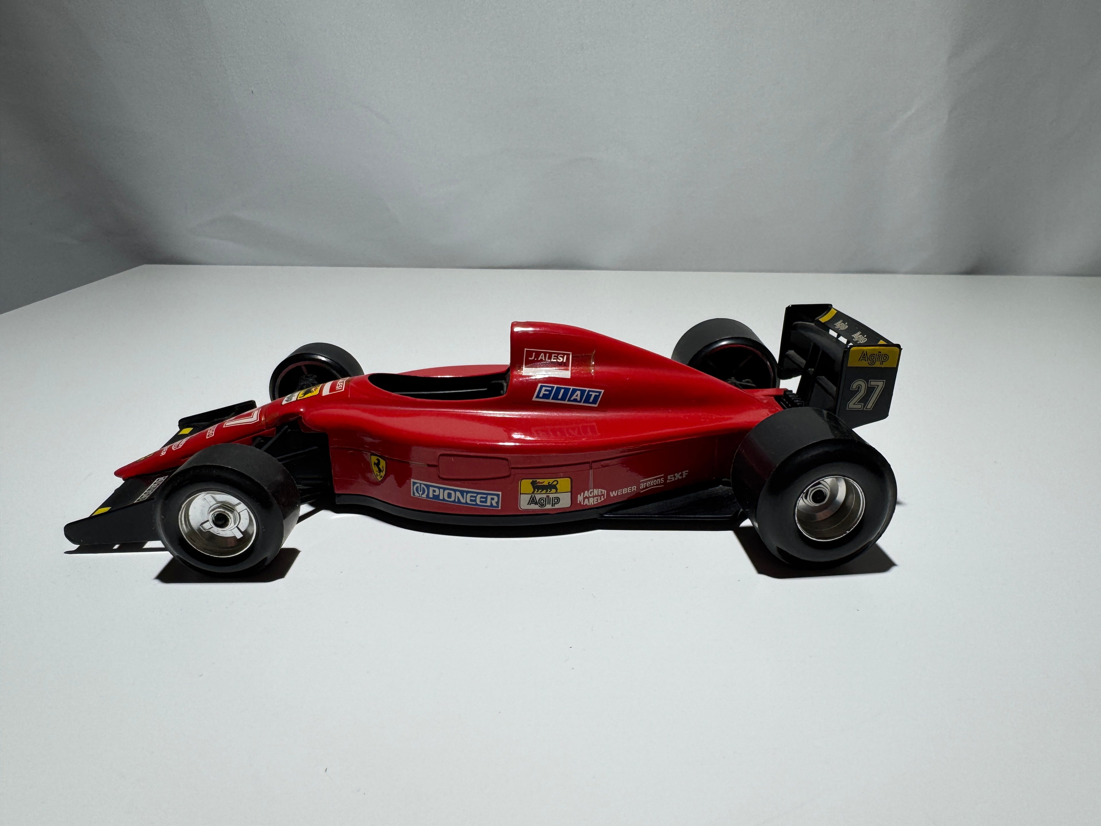 1:24 Bburago Ferrari 641/2 Formel 1 Rot J. Alesi #325