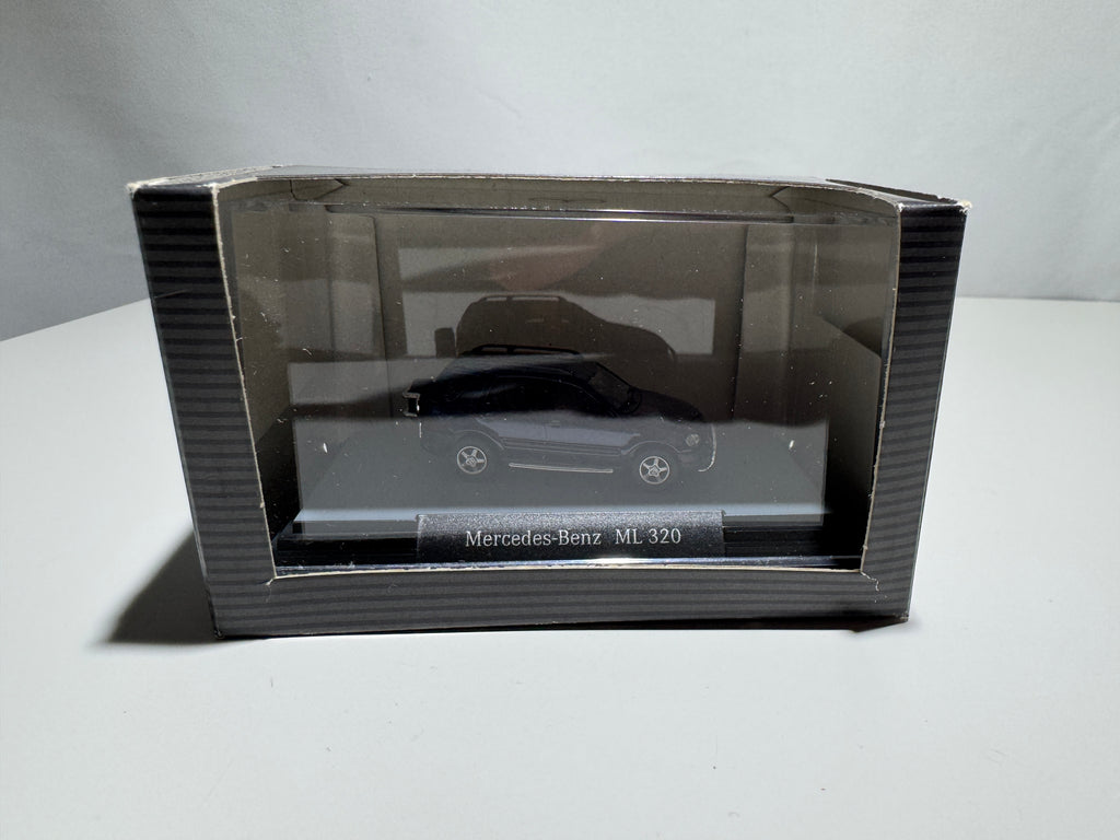 1:87 Busch Mercedes-Benz ML 320 Blau OVP #391
