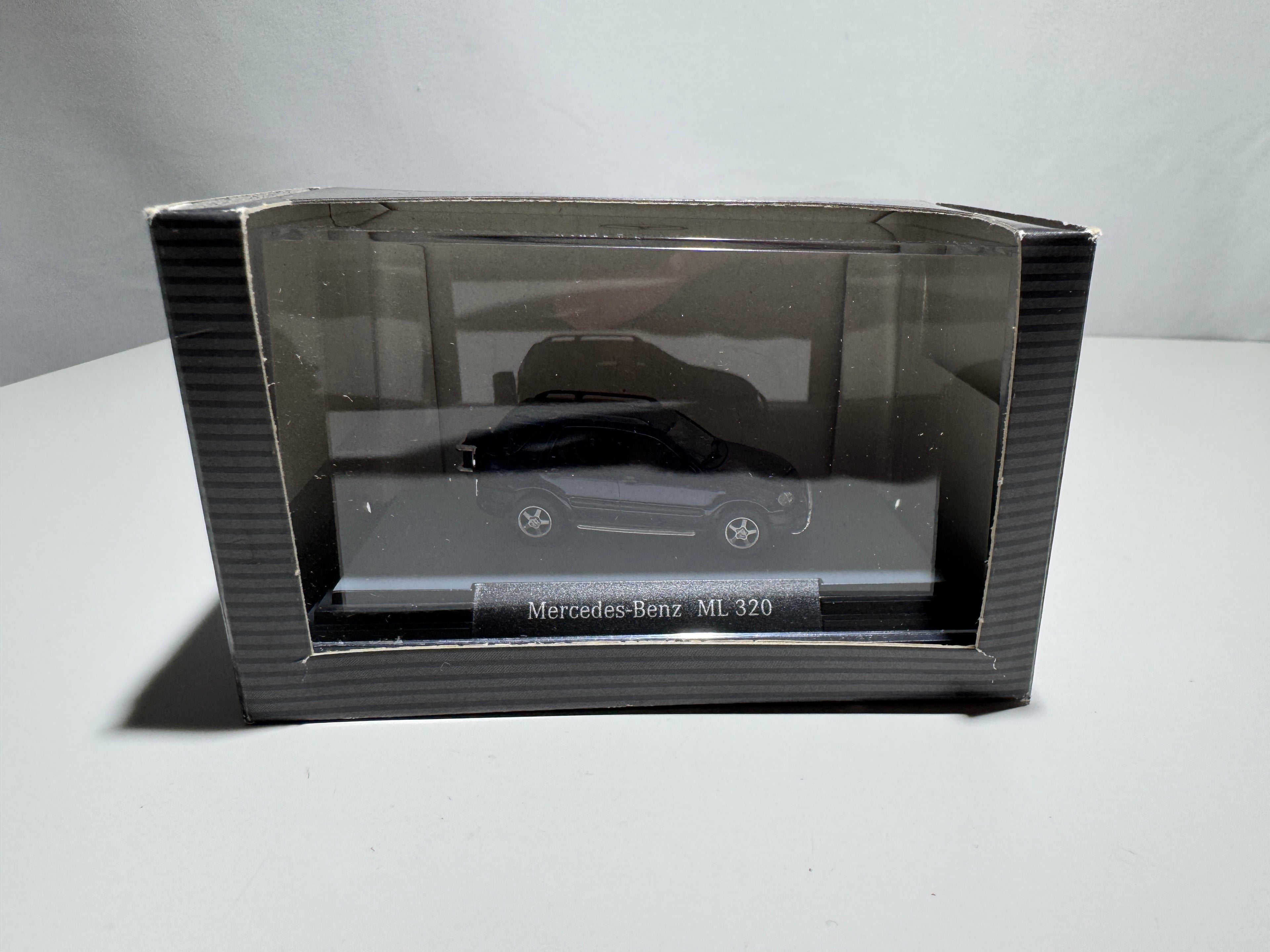 1:87 Busch Mercedes-Benz ML 320 Blau OVP #391