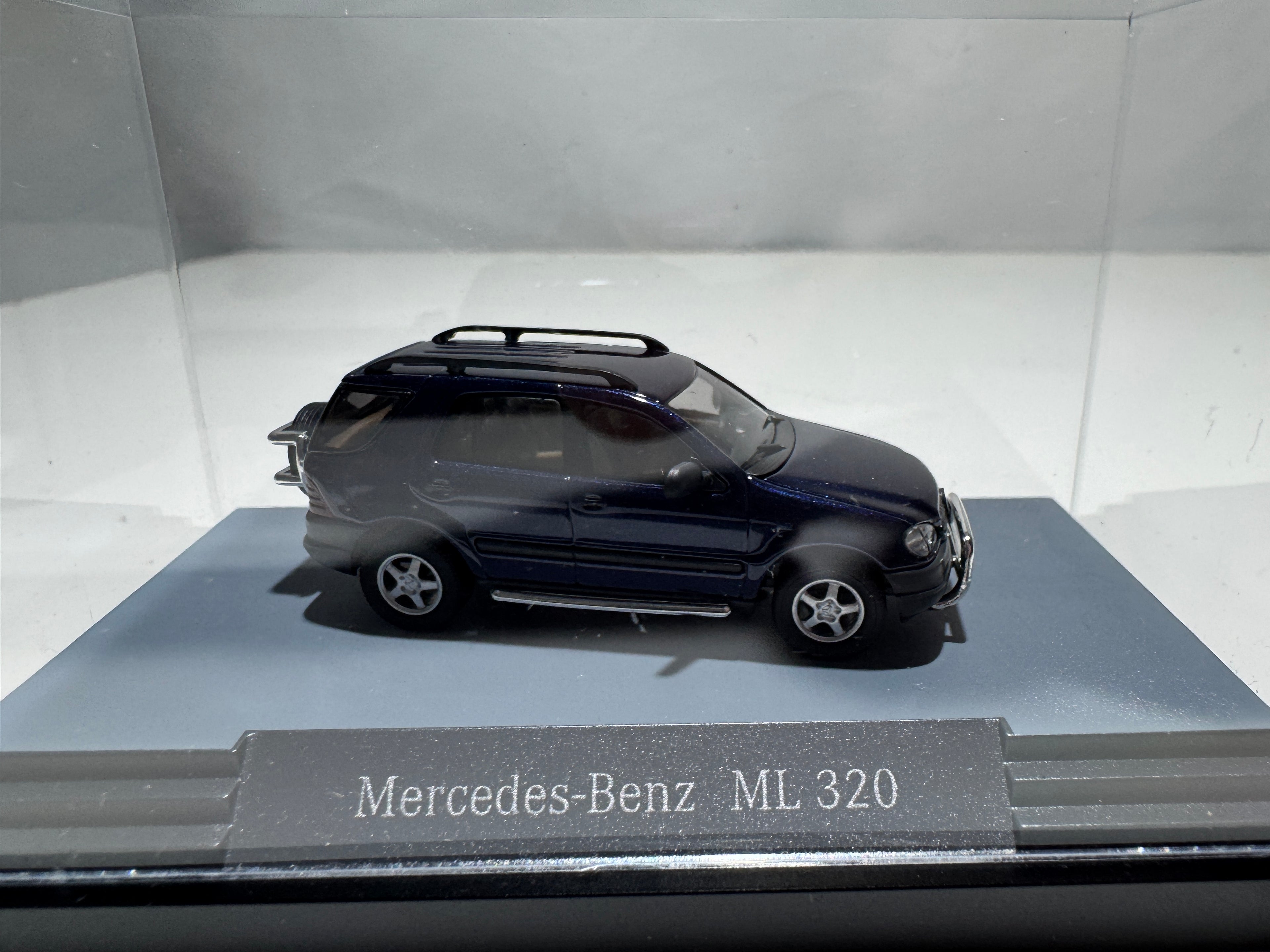 1:87 Busch Mercedes-Benz ML 320 Blau OVP #391