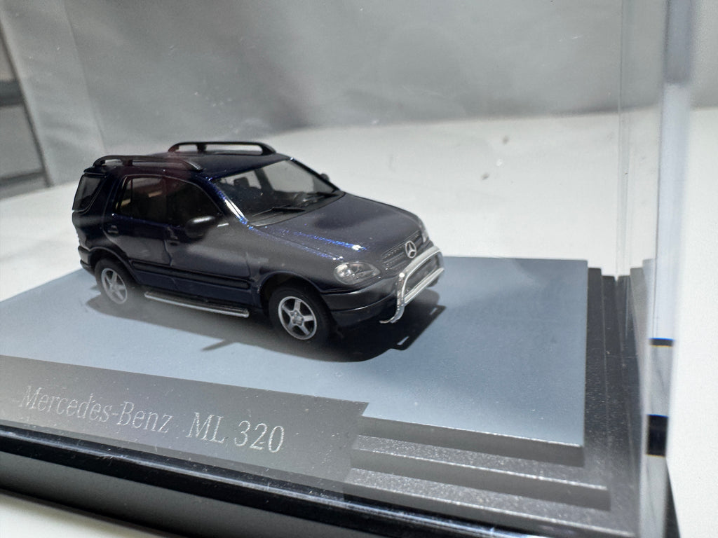 1:87 Busch Mercedes-Benz ML 320 Blau OVP #391