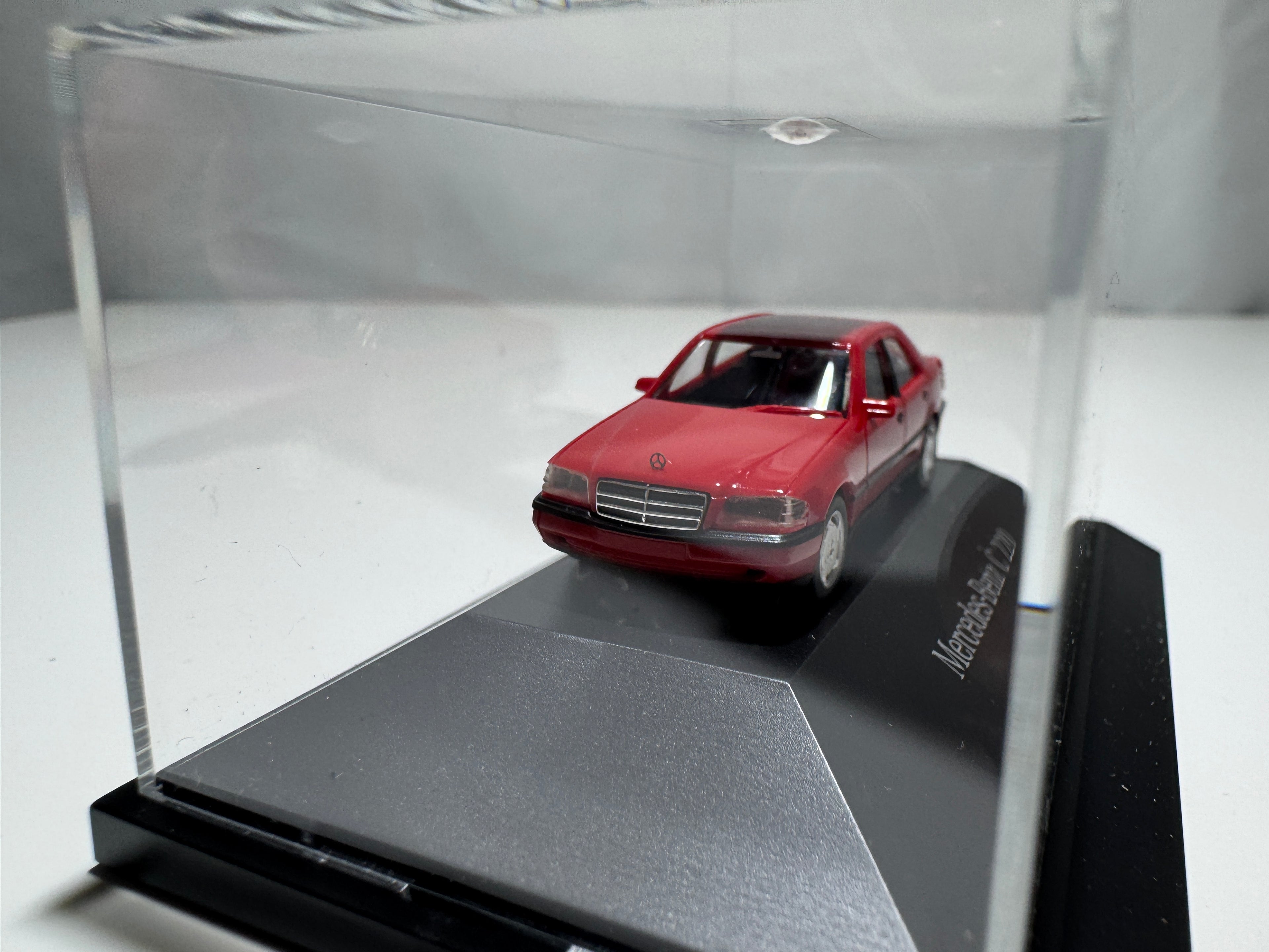 1:87 Herpa Händlermodelle Mercedes-Benz C220 W202 Rot OVP #395