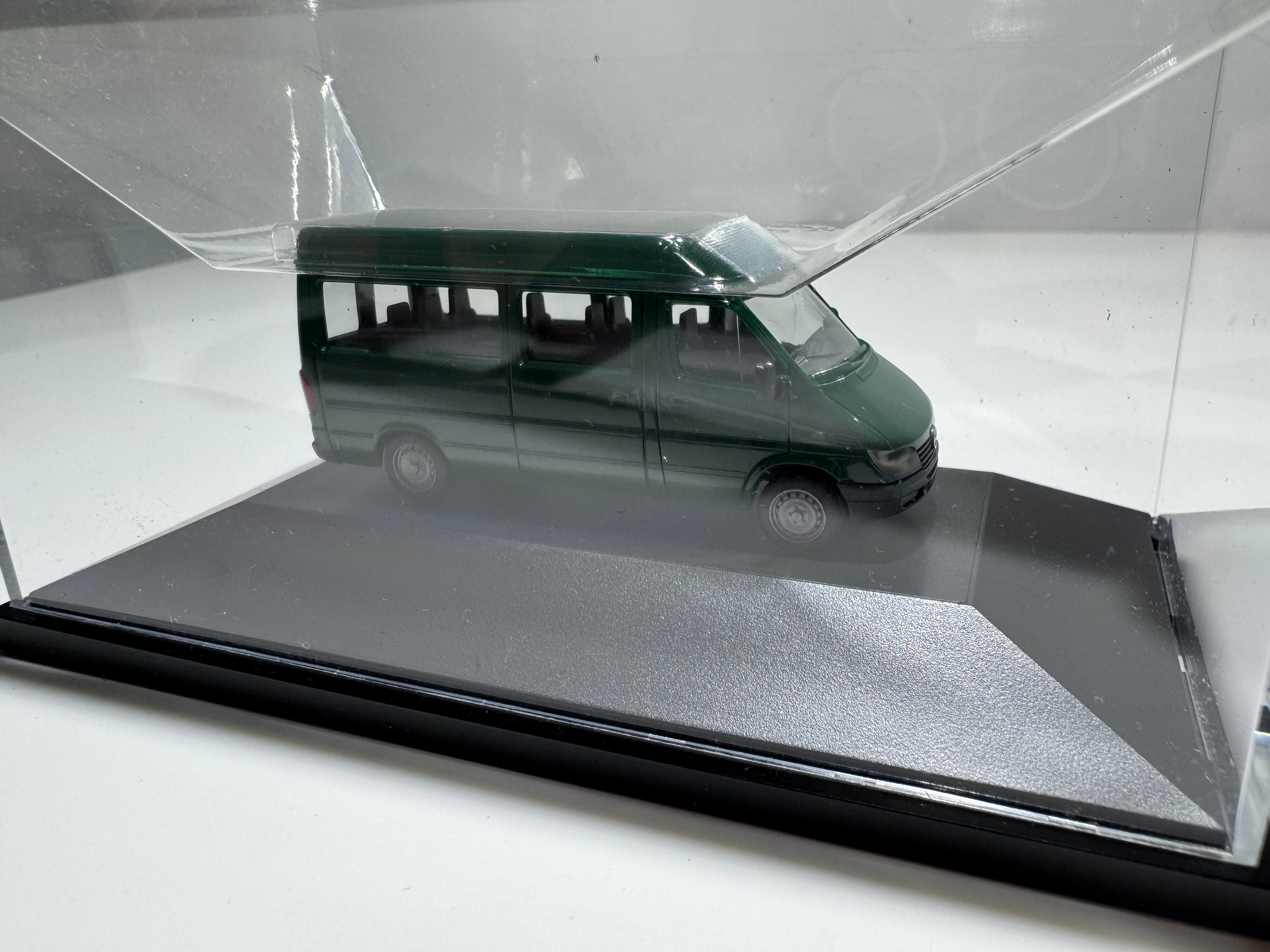 1:87 Herpa Händlermodelle Mercedes-Benz Sprinter Bus W903 Grün OVP #401