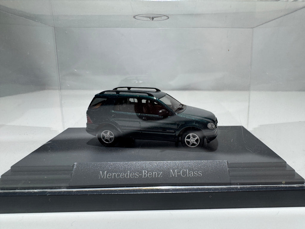 1:87 Busch Händlermodelle Mercedes-Benz ML M-Klasse Grün OVP #405