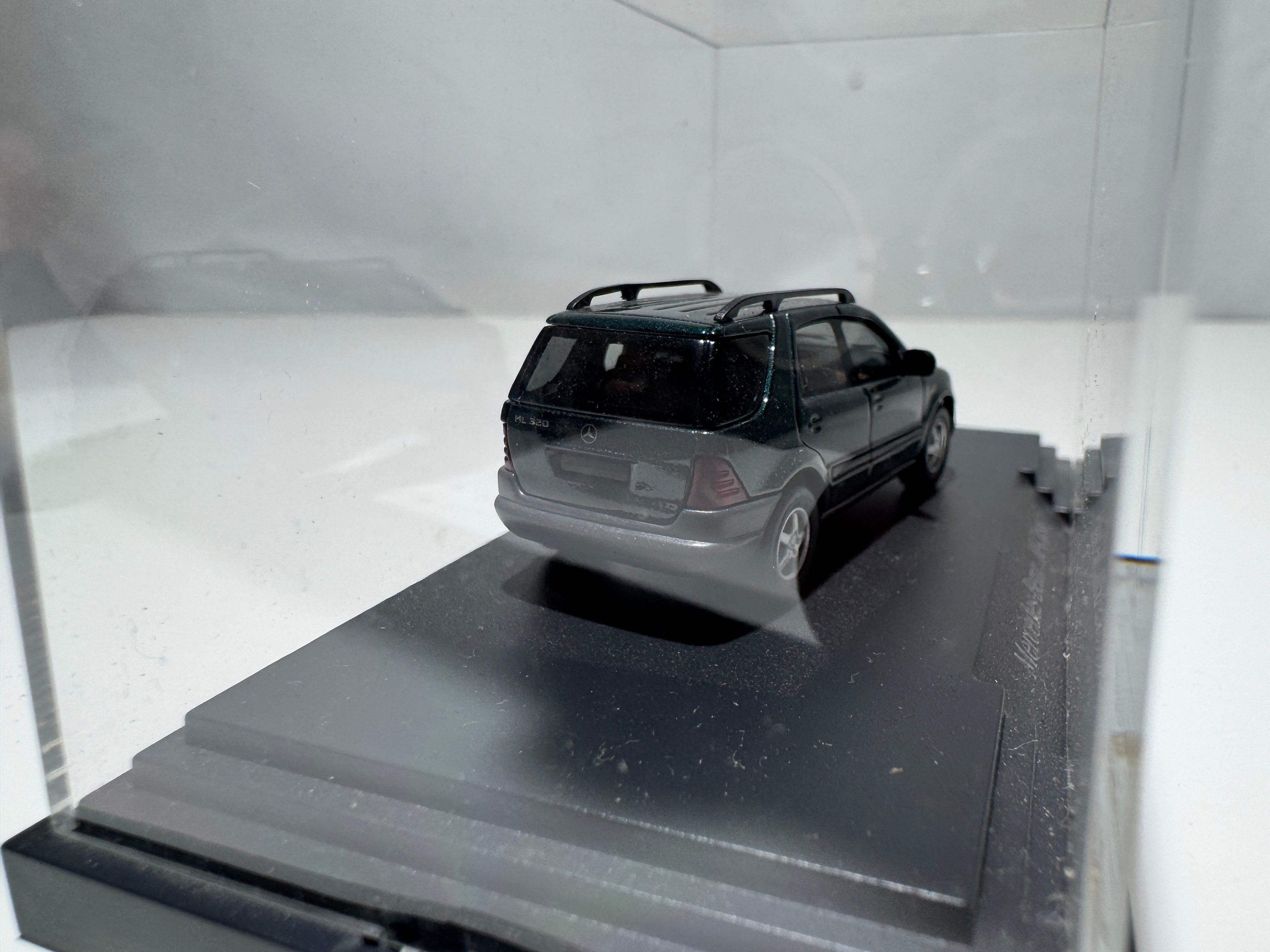 1:87 Busch Händlermodelle Mercedes-Benz ML M-Klasse Grün OVP #405