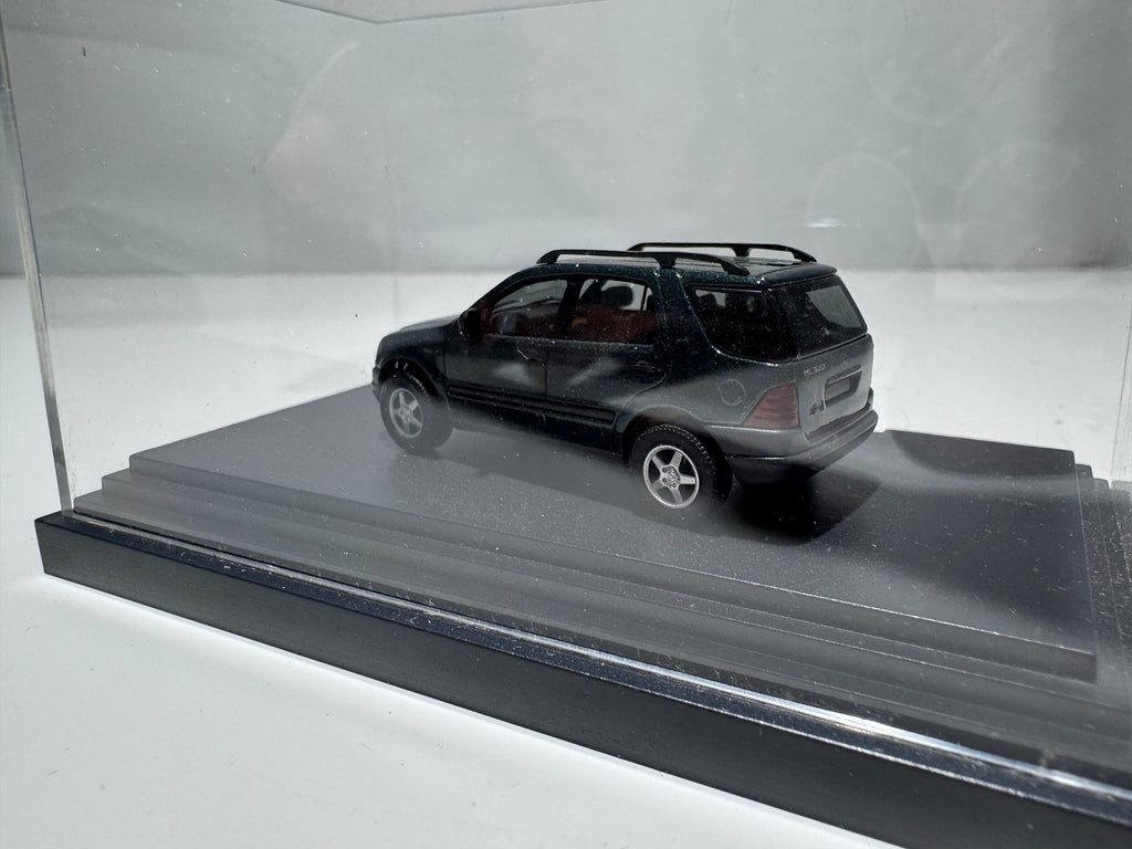 1:87 Busch Händlermodelle Mercedes-Benz ML M-Klasse Grün OVP #405