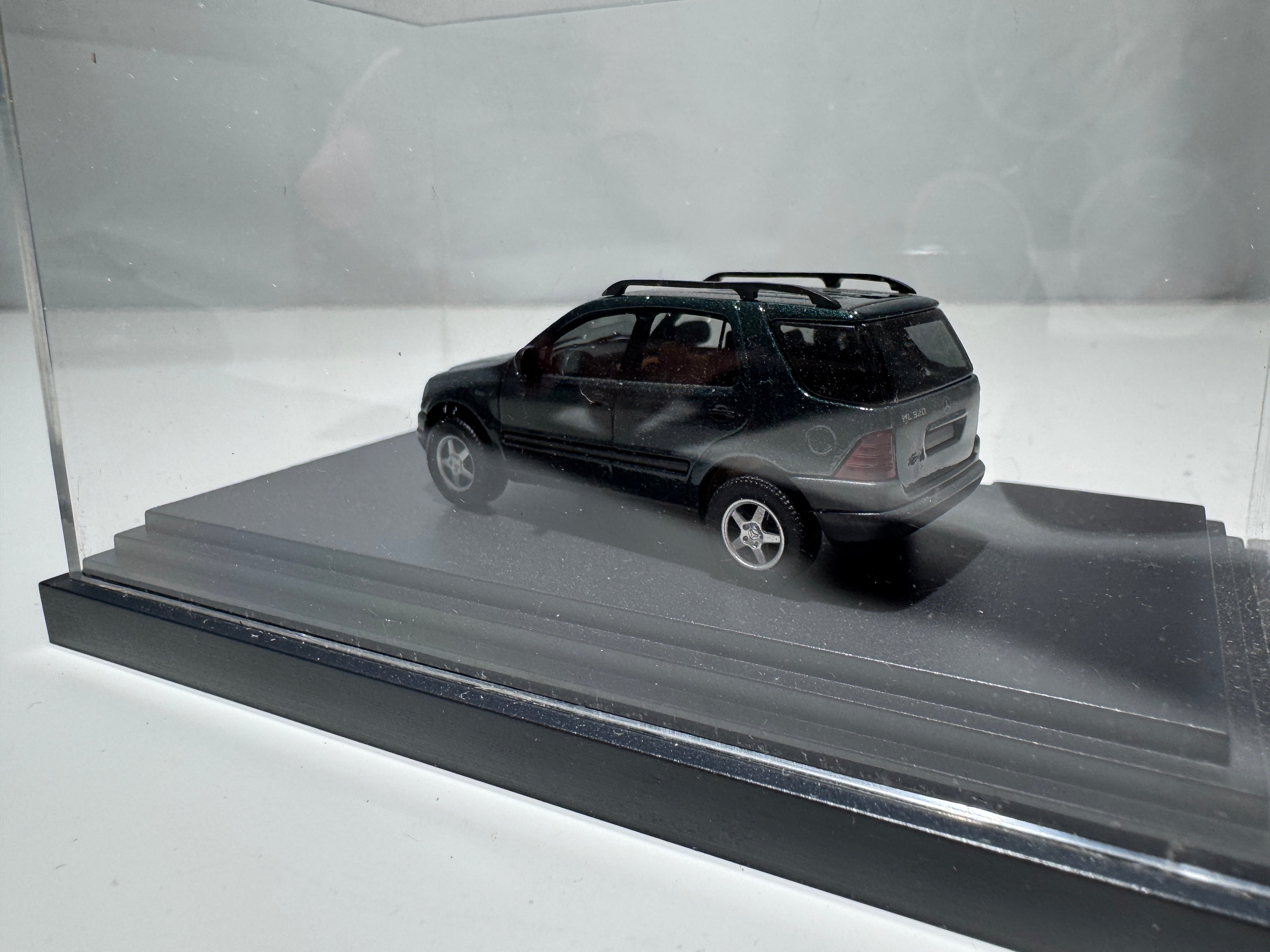 1:87 Busch Händlermodelle Mercedes-Benz ML M-Klasse Grün OVP #405