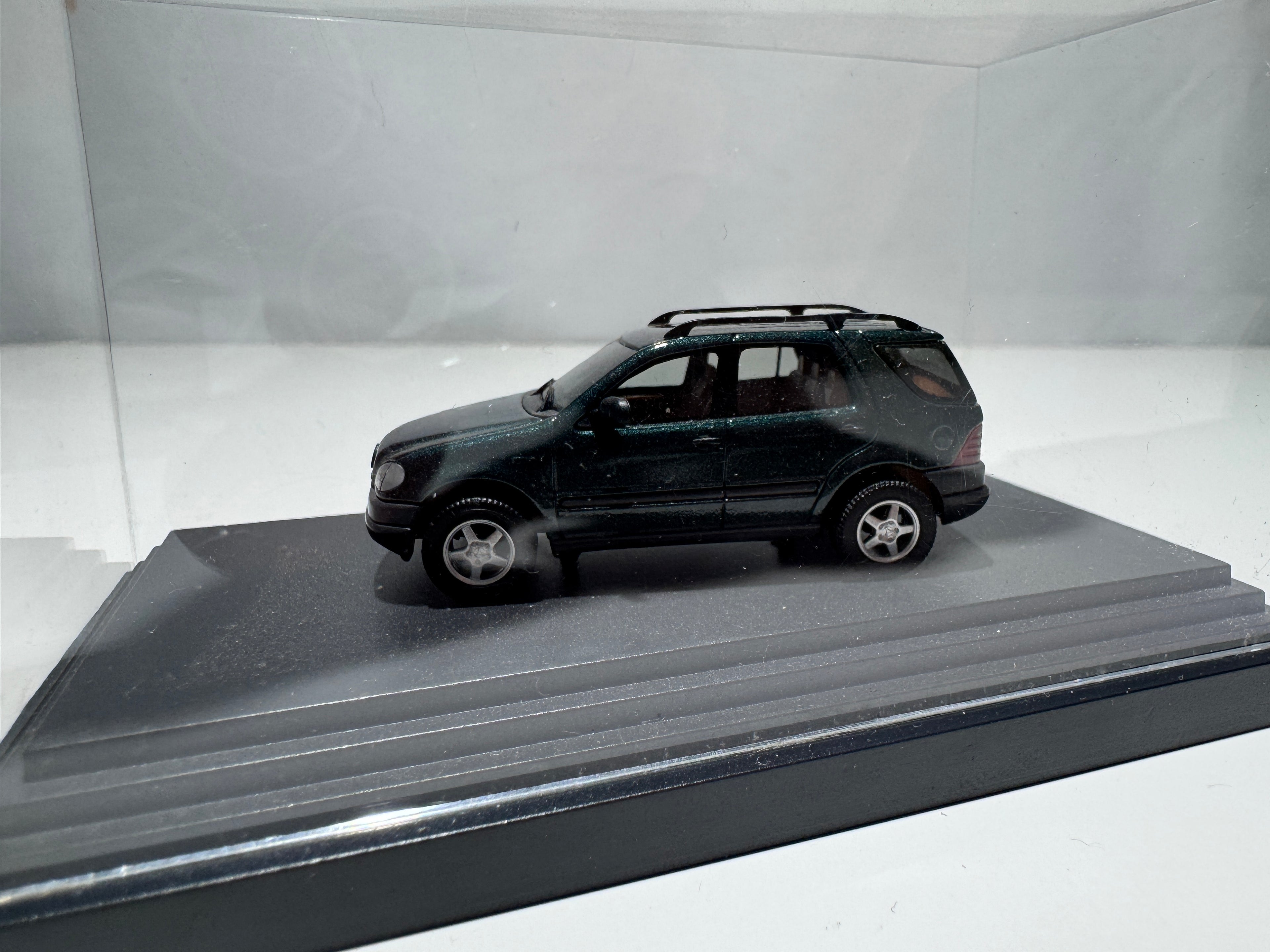 1:87 Busch Händlermodelle Mercedes-Benz ML M-Klasse Grün OVP #405