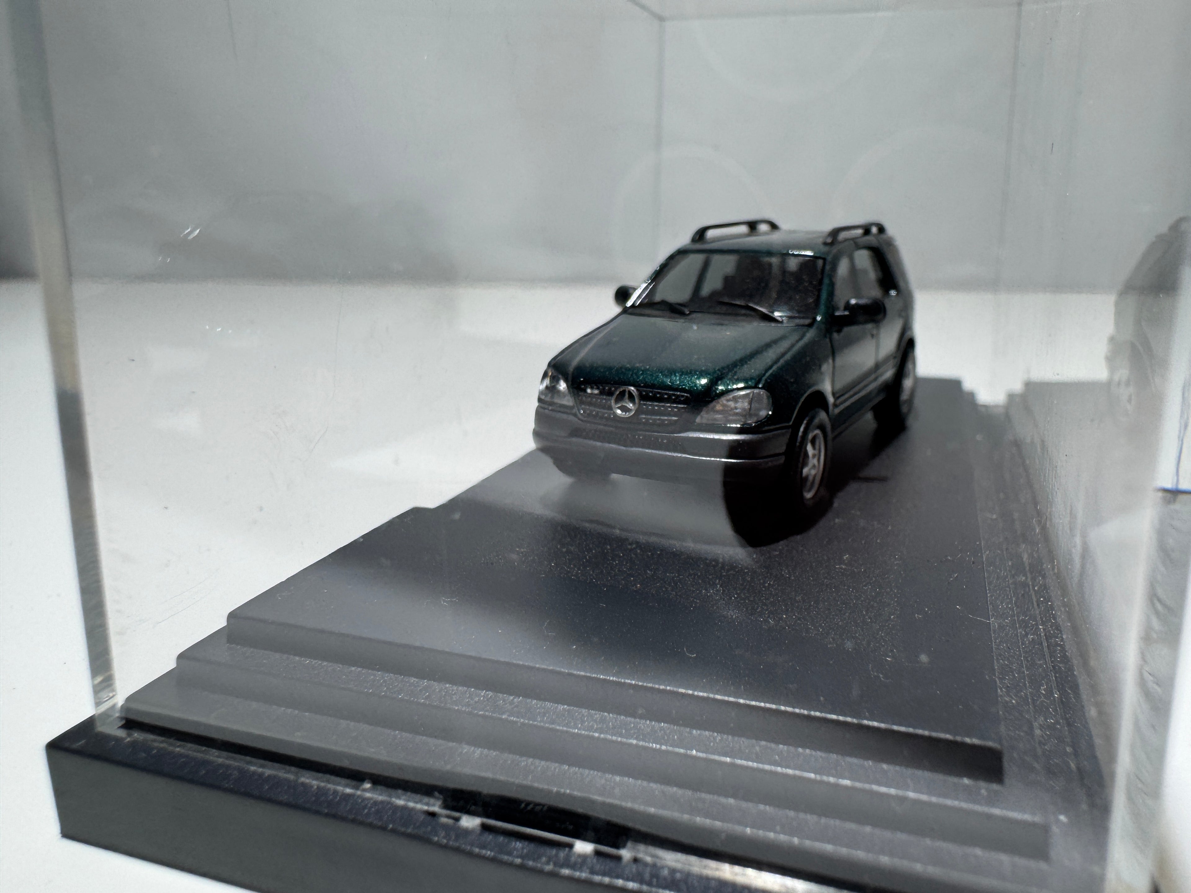 1:87 Busch Händlermodelle Mercedes-Benz ML M-Klasse Grün OVP #405
