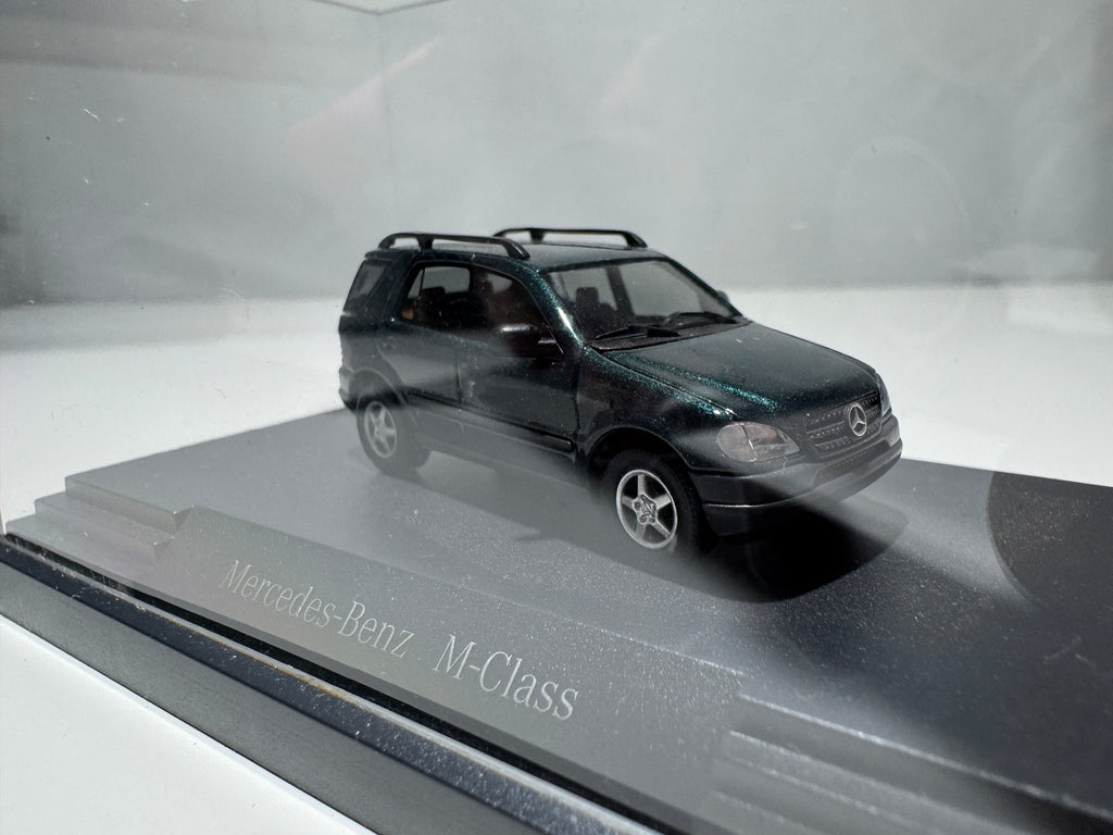 1:87 Busch Händlermodelle Mercedes-Benz ML M-Klasse Grün OVP #405