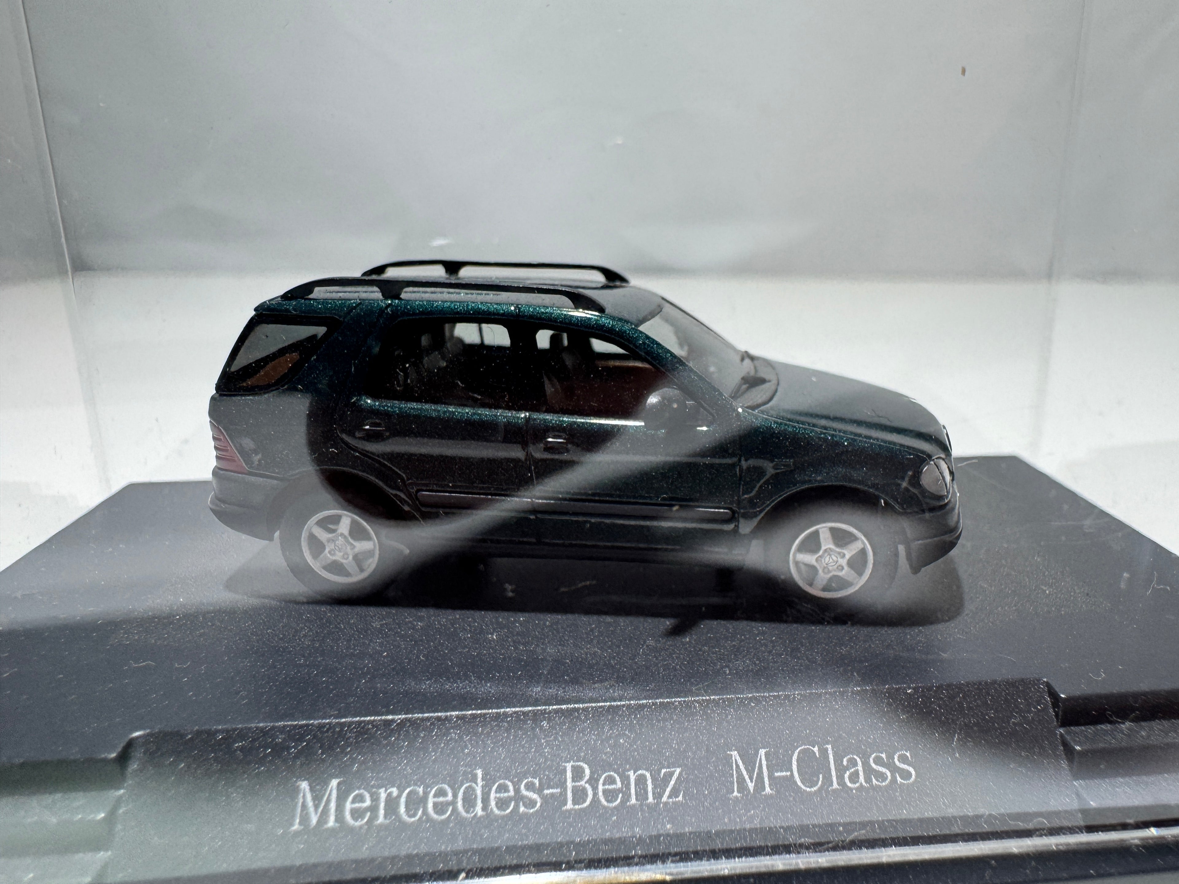 1:87 Busch Händlermodelle Mercedes-Benz ML M-Klasse Grün OVP #405