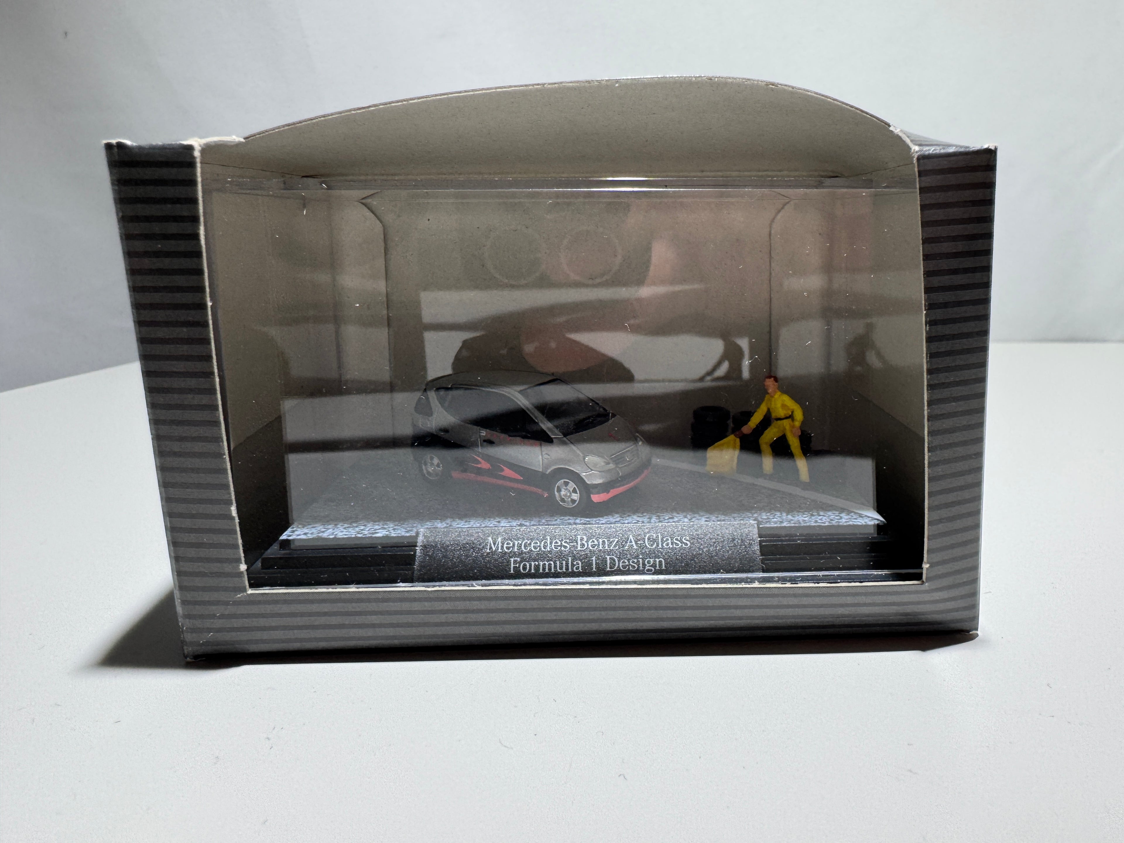 1:87 Busch Händlermodelle Mercedes-Benz A-Klasse Formula 1 Design Diorama OVP #406