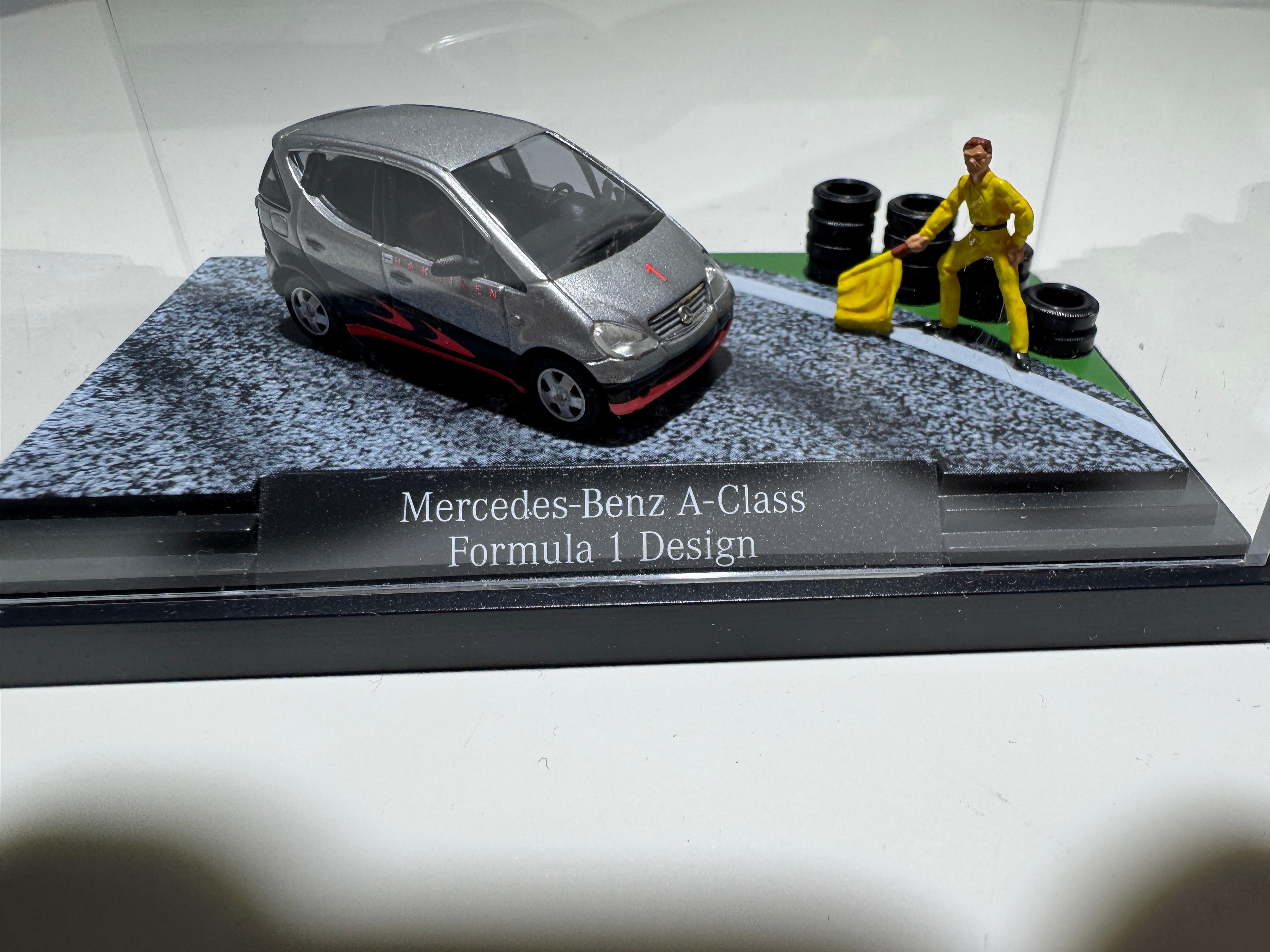 1:87 Busch Händlermodelle Mercedes-Benz A-Klasse Formula 1 Design Diorama OVP #406