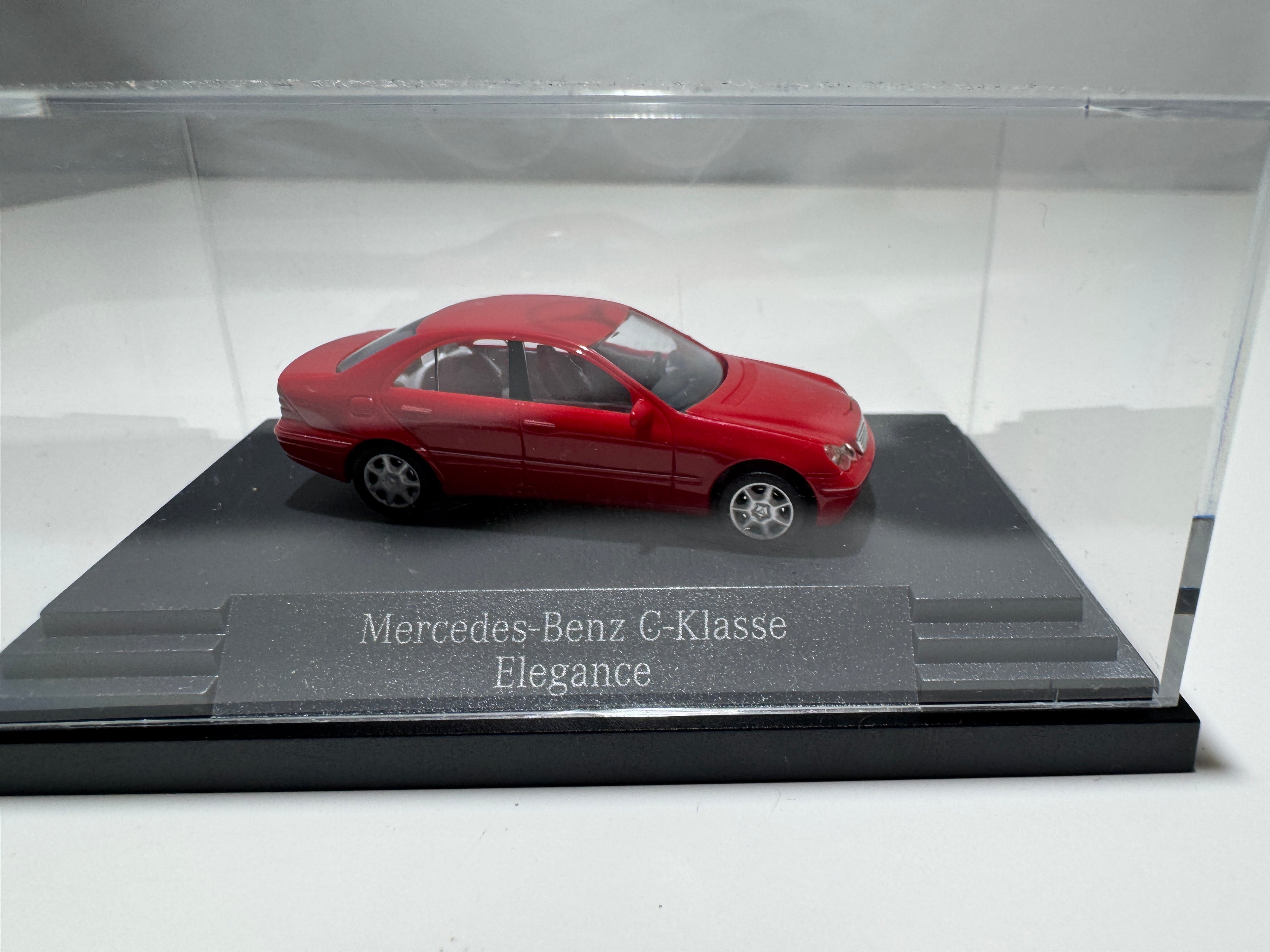 1:87 Busch Mercedes-Benz C-Klasse W203 Elegance Rot OVP #432