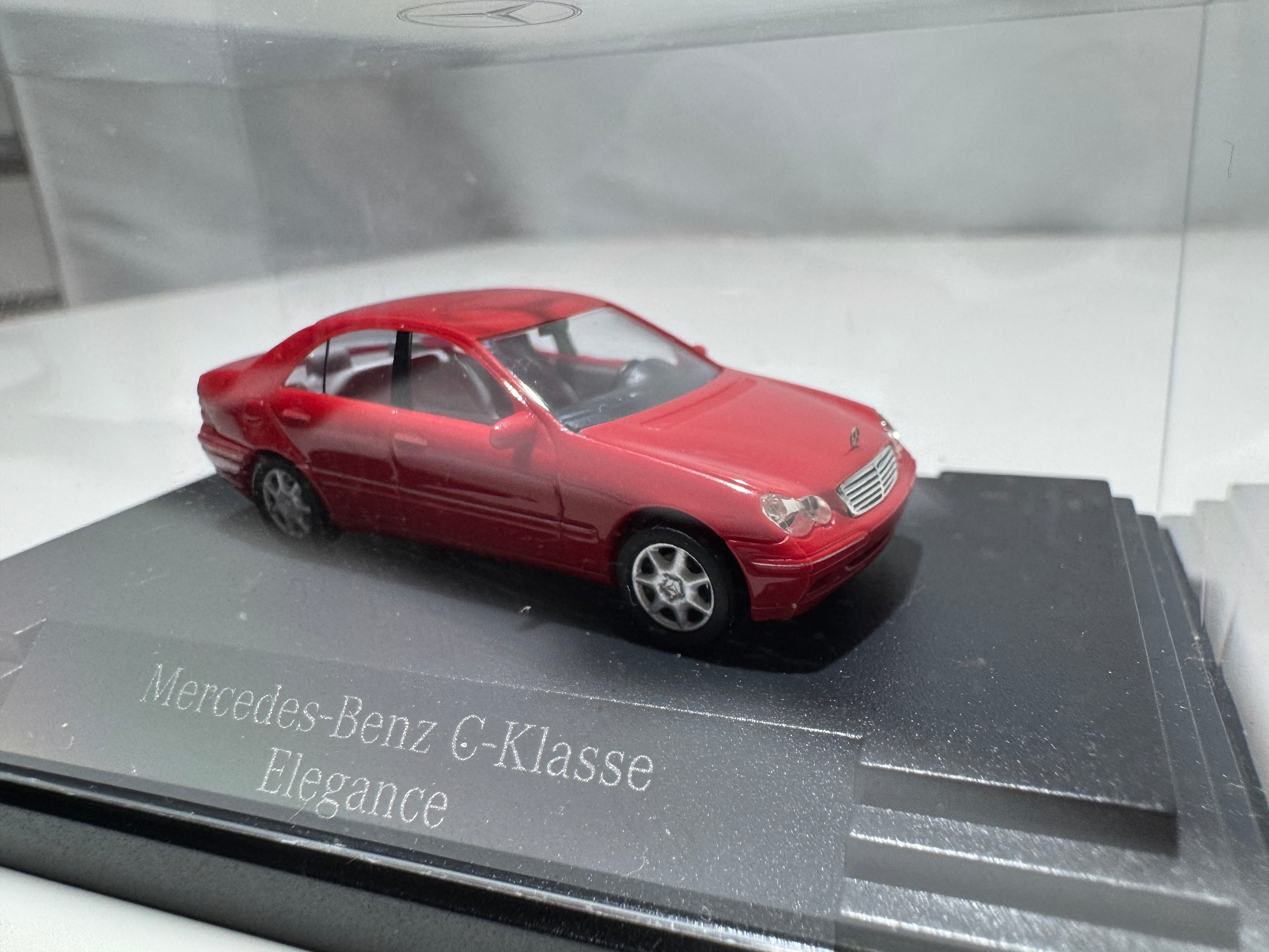 1:87 Busch Mercedes-Benz C-Klasse W203 Elegance Rot OVP #432