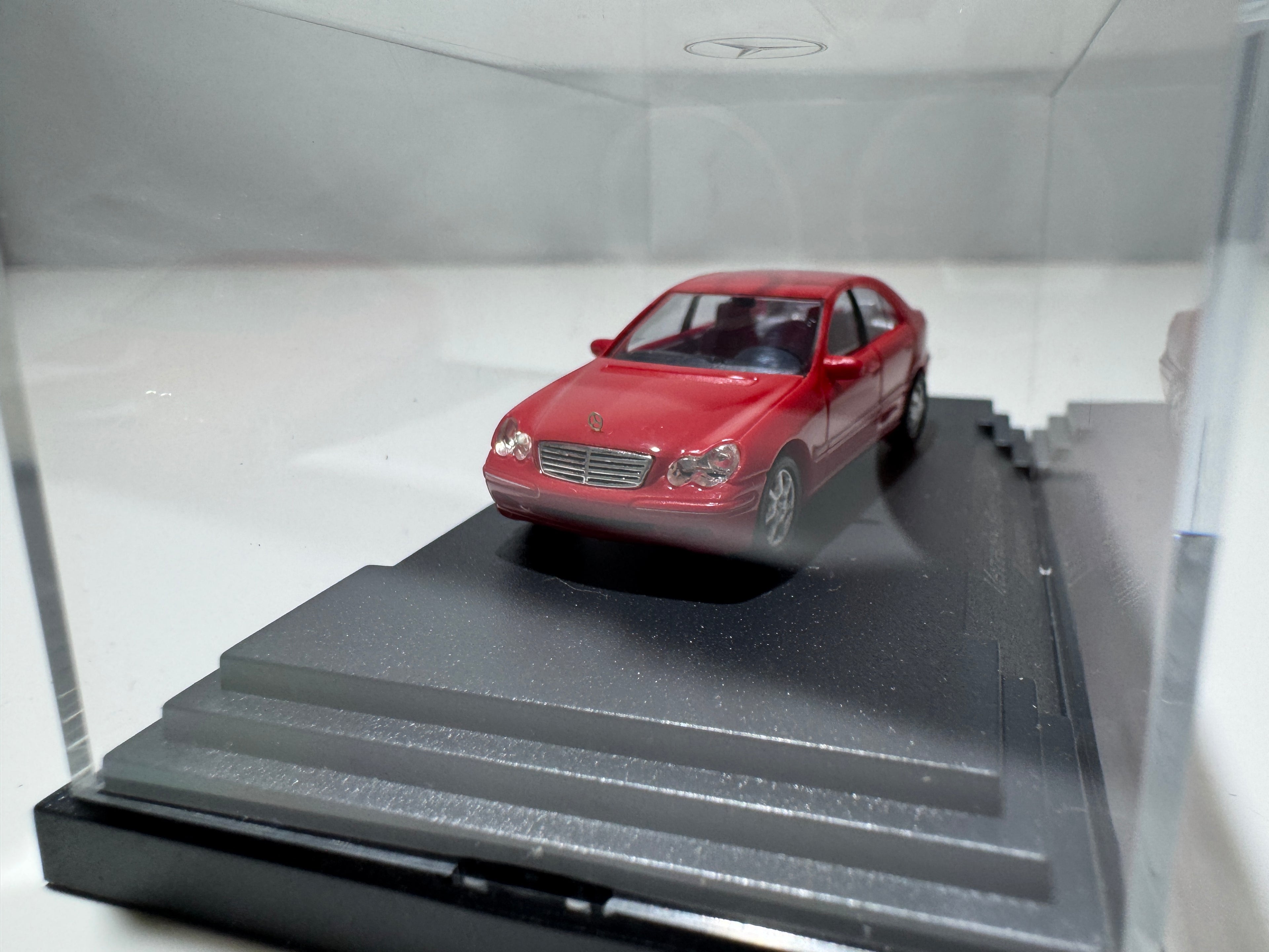 1:87 Busch Mercedes-Benz C-Klasse W203 Elegance Rot OVP #432