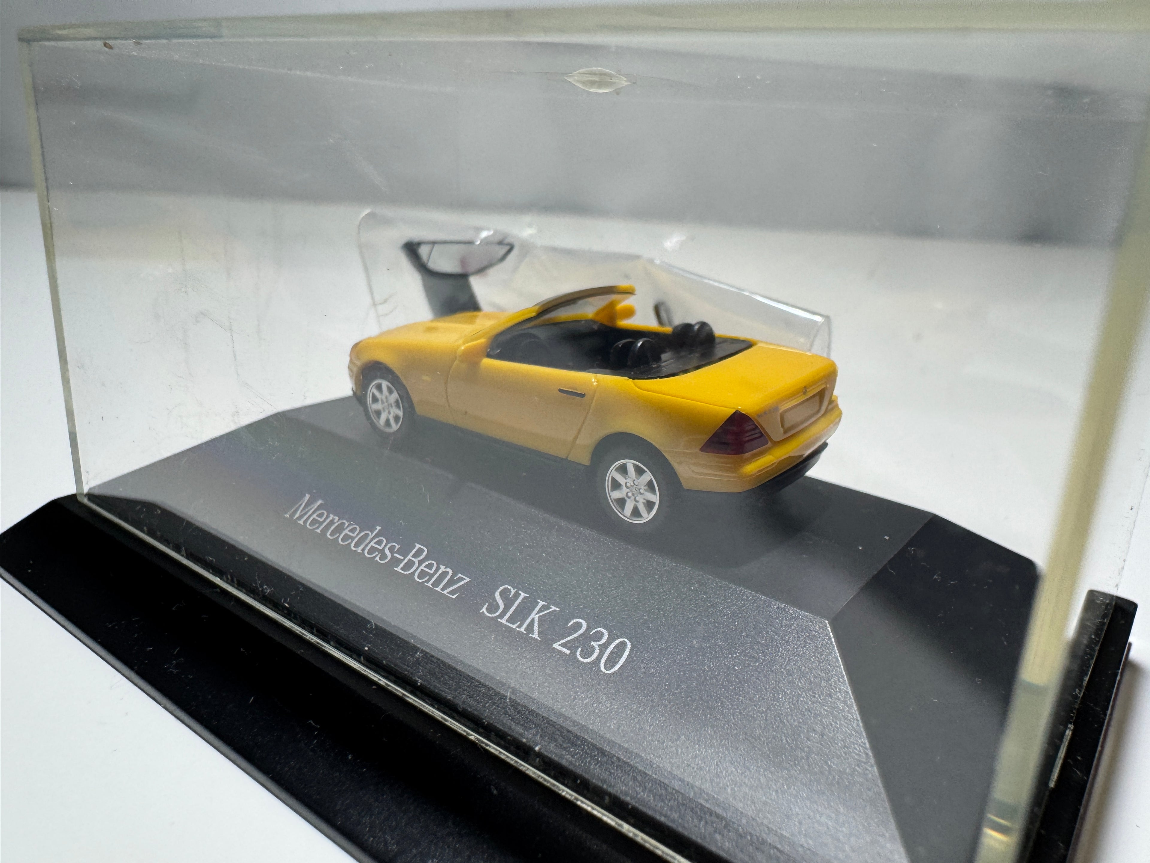 1:87 Herpa Mercedes-Benz SLK 230 R170 Gelb mit Hardtop OVP #435