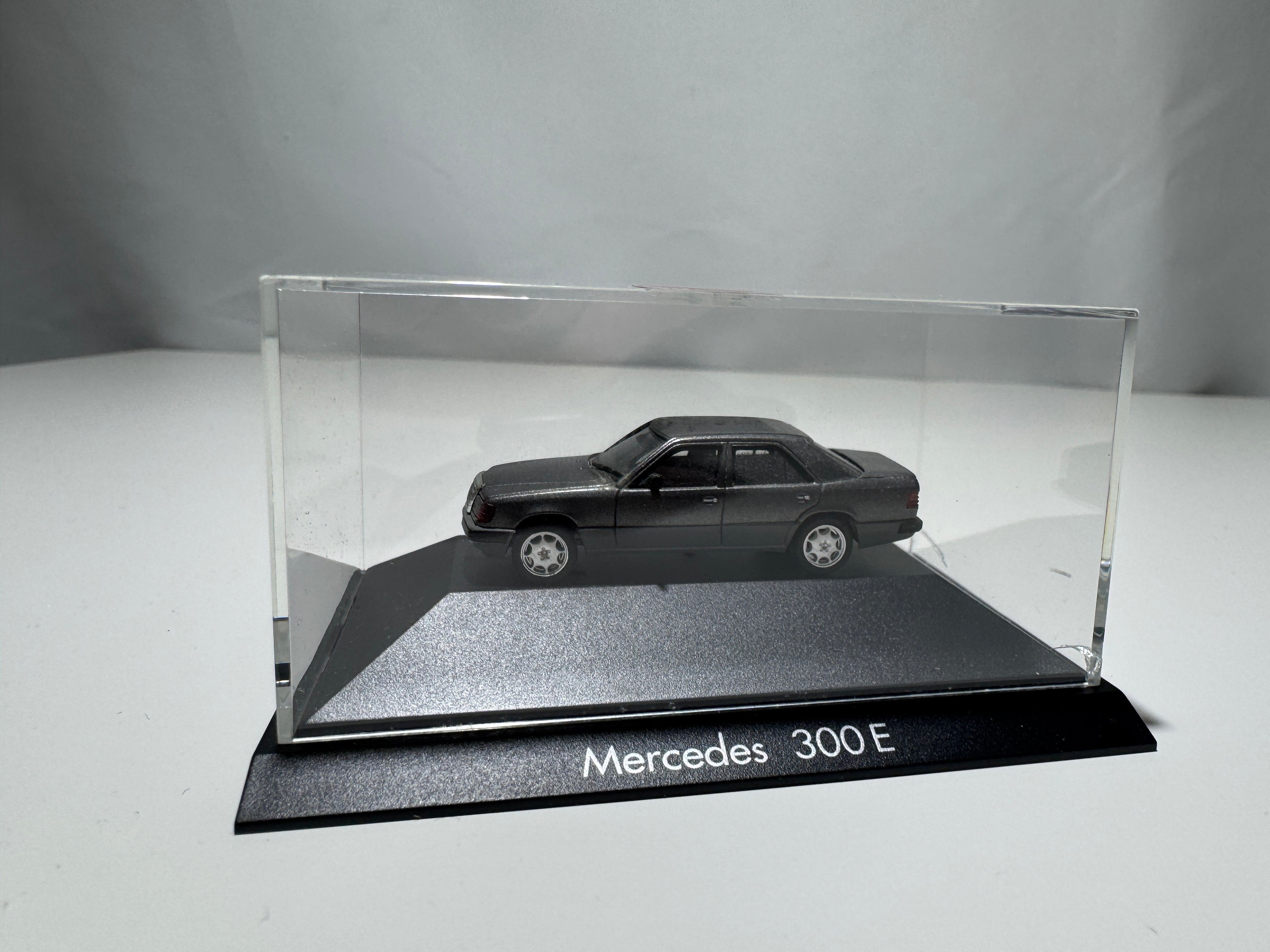 1:87 Herpa Private Collection Mercedes-Benz E-Klasse 300E Grau OVP #449