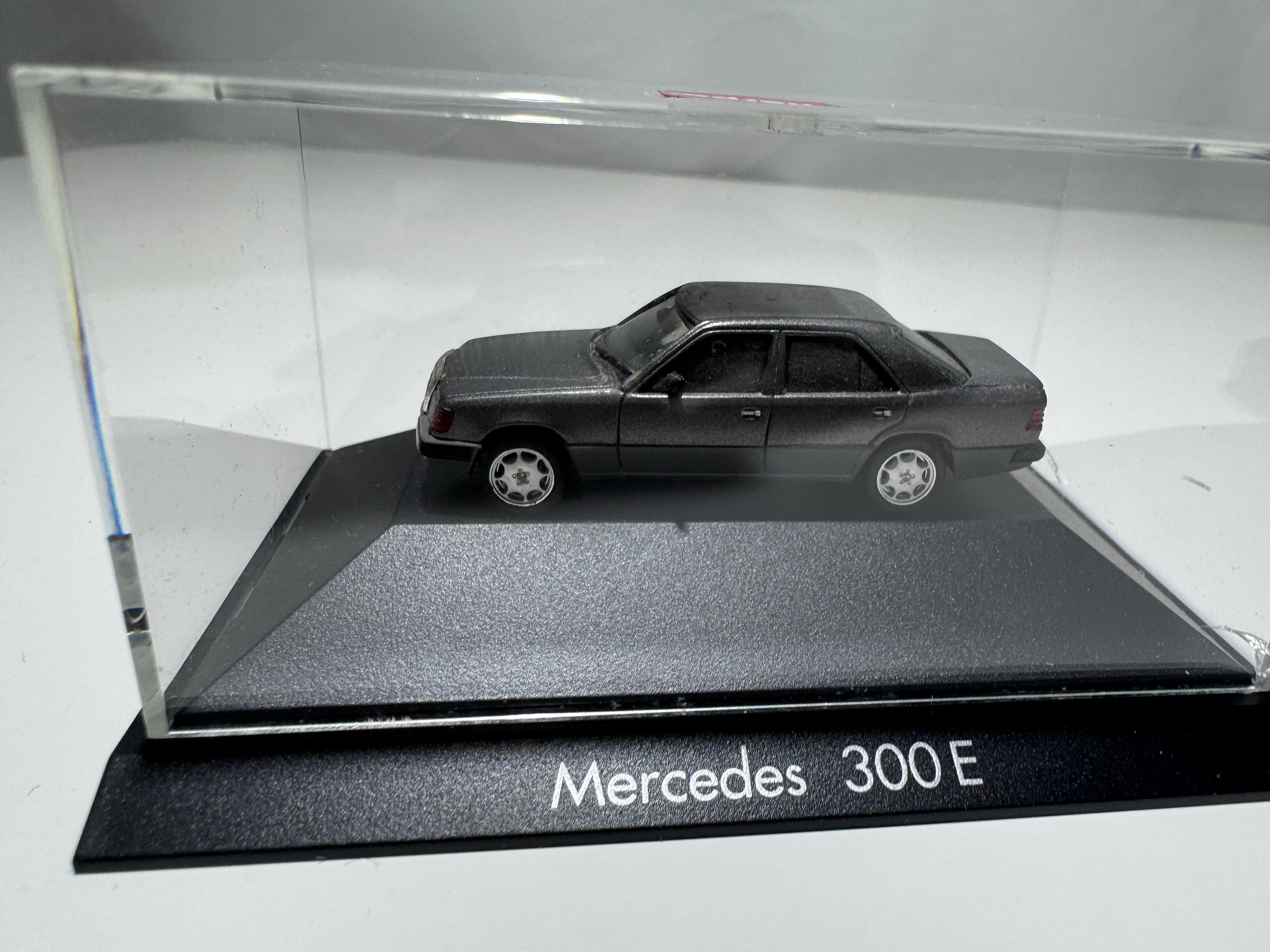 1:87 Herpa Private Collection Mercedes-Benz E-Klasse 300E Grau OVP #449