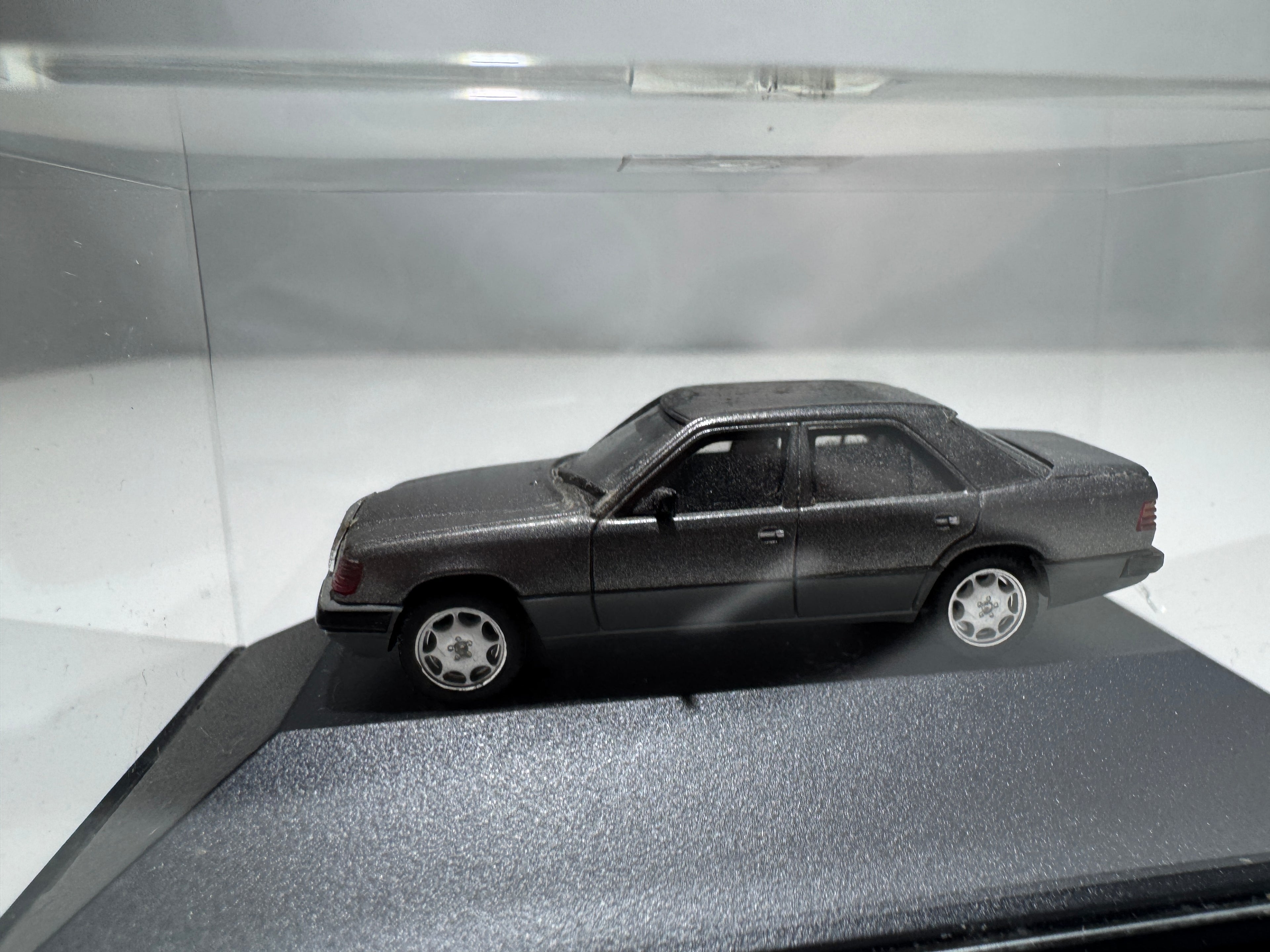 1:87 Herpa Private Collection Mercedes-Benz E-Klasse 300E Grau OVP #449