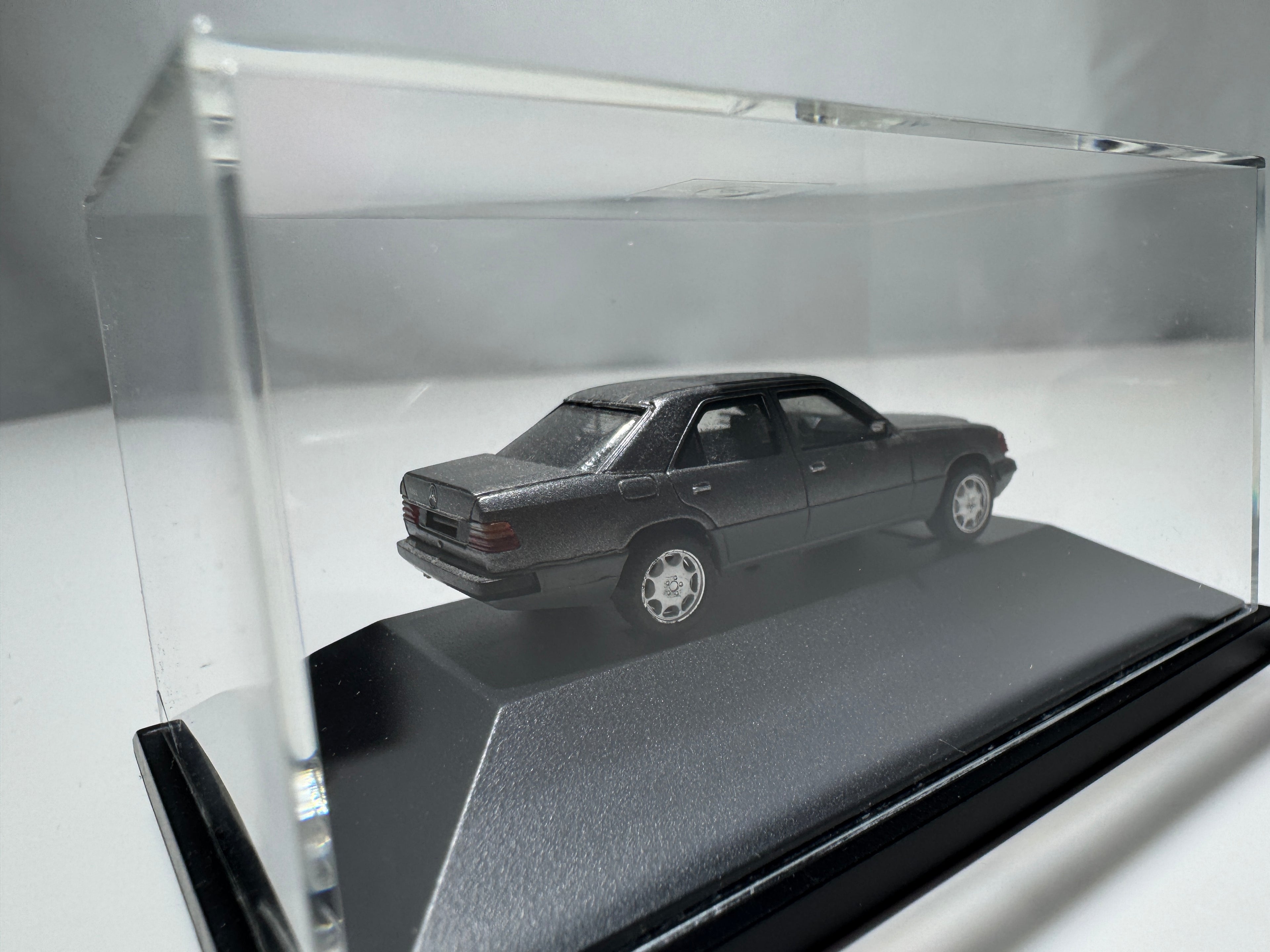 1:87 Herpa Private Collection Mercedes-Benz E-Klasse 300E Grau OVP #449
