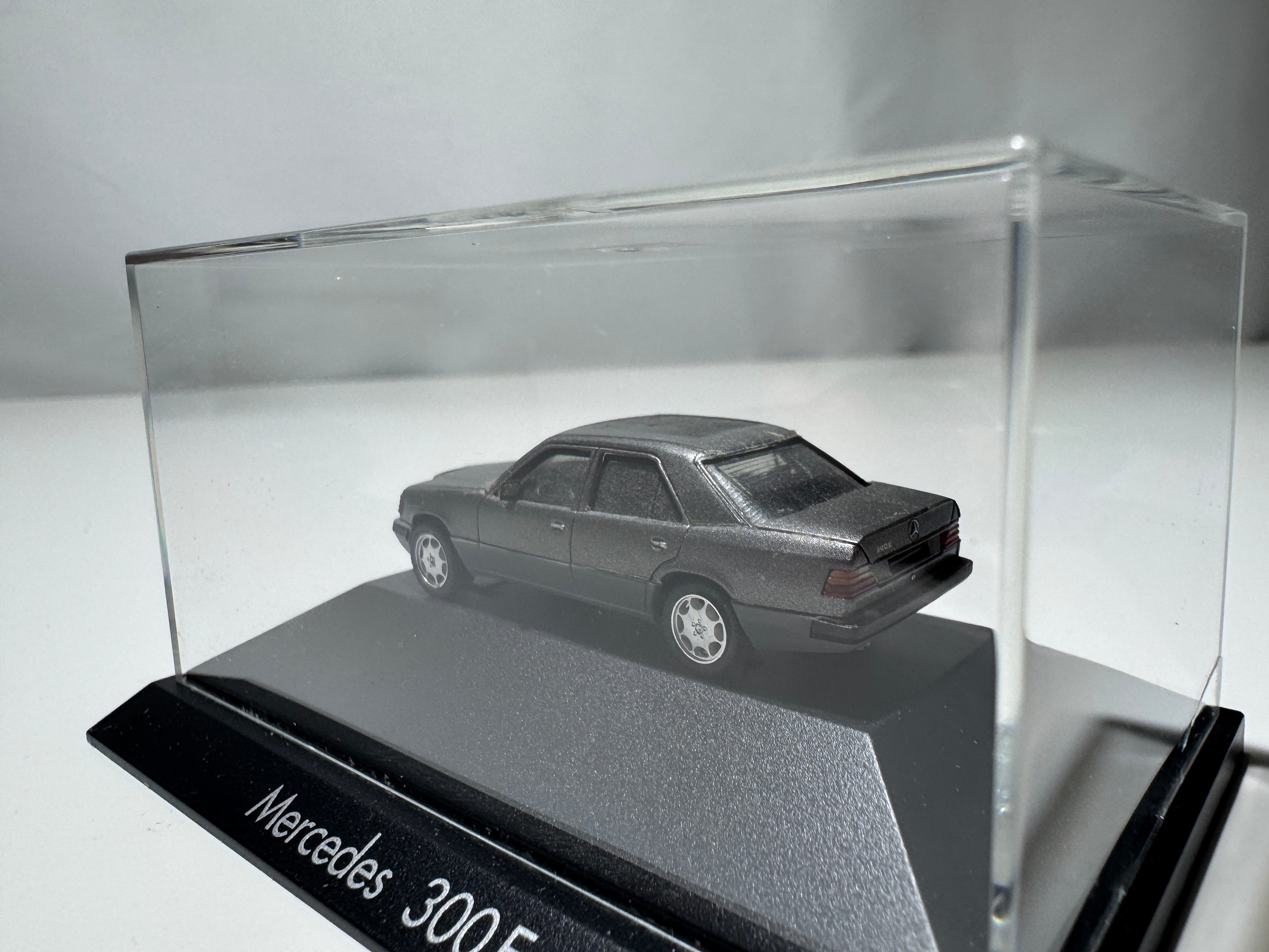 1:87 Herpa Private Collection Mercedes-Benz E-Klasse 300E Grau OVP #449