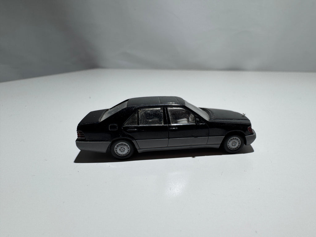 1:87 Wiking Mercedes-Benz W140 500SEL Schwarz #458