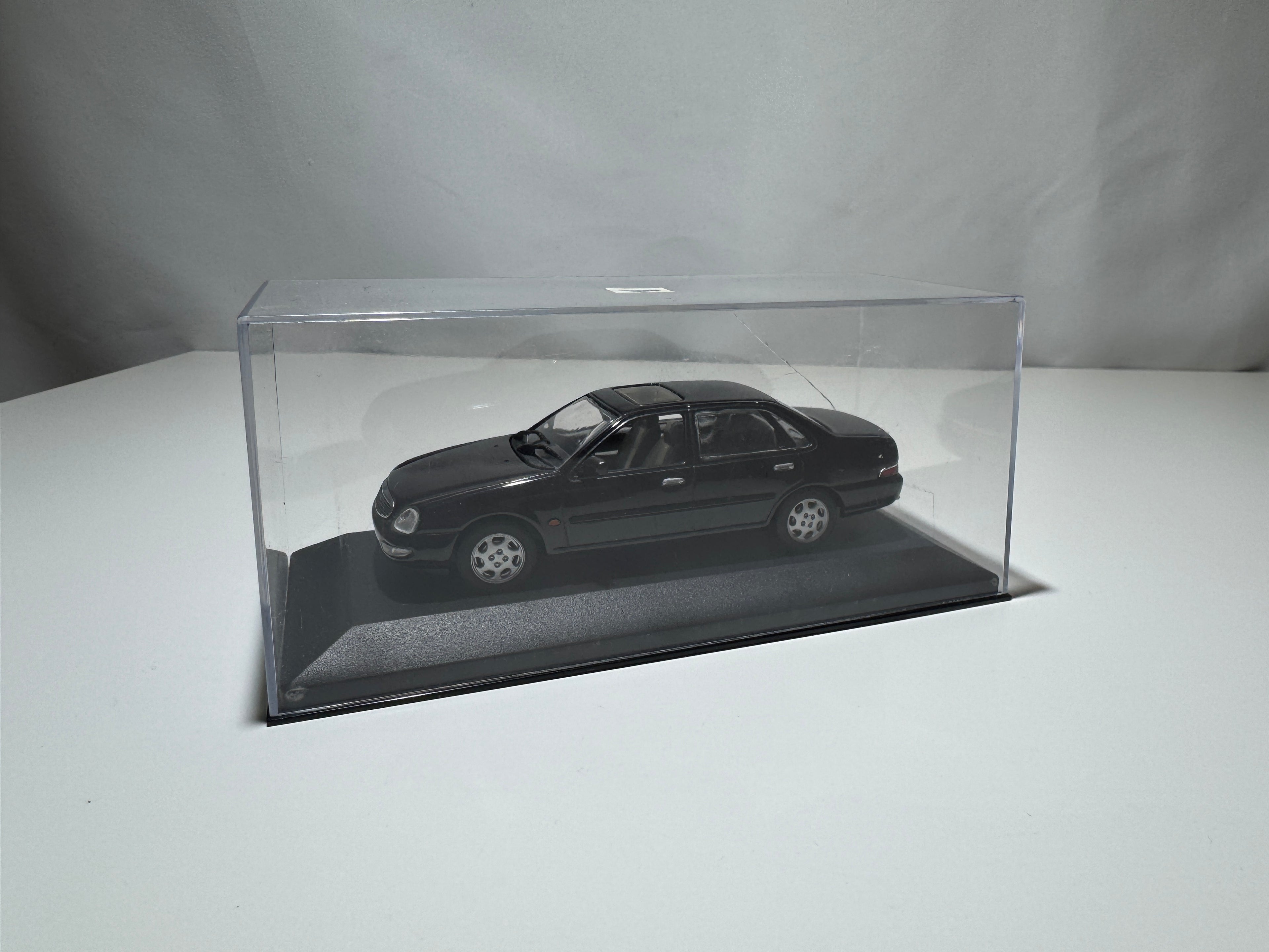 1:43 MiniChamps Ford Scorpion Schwarz OVP #467