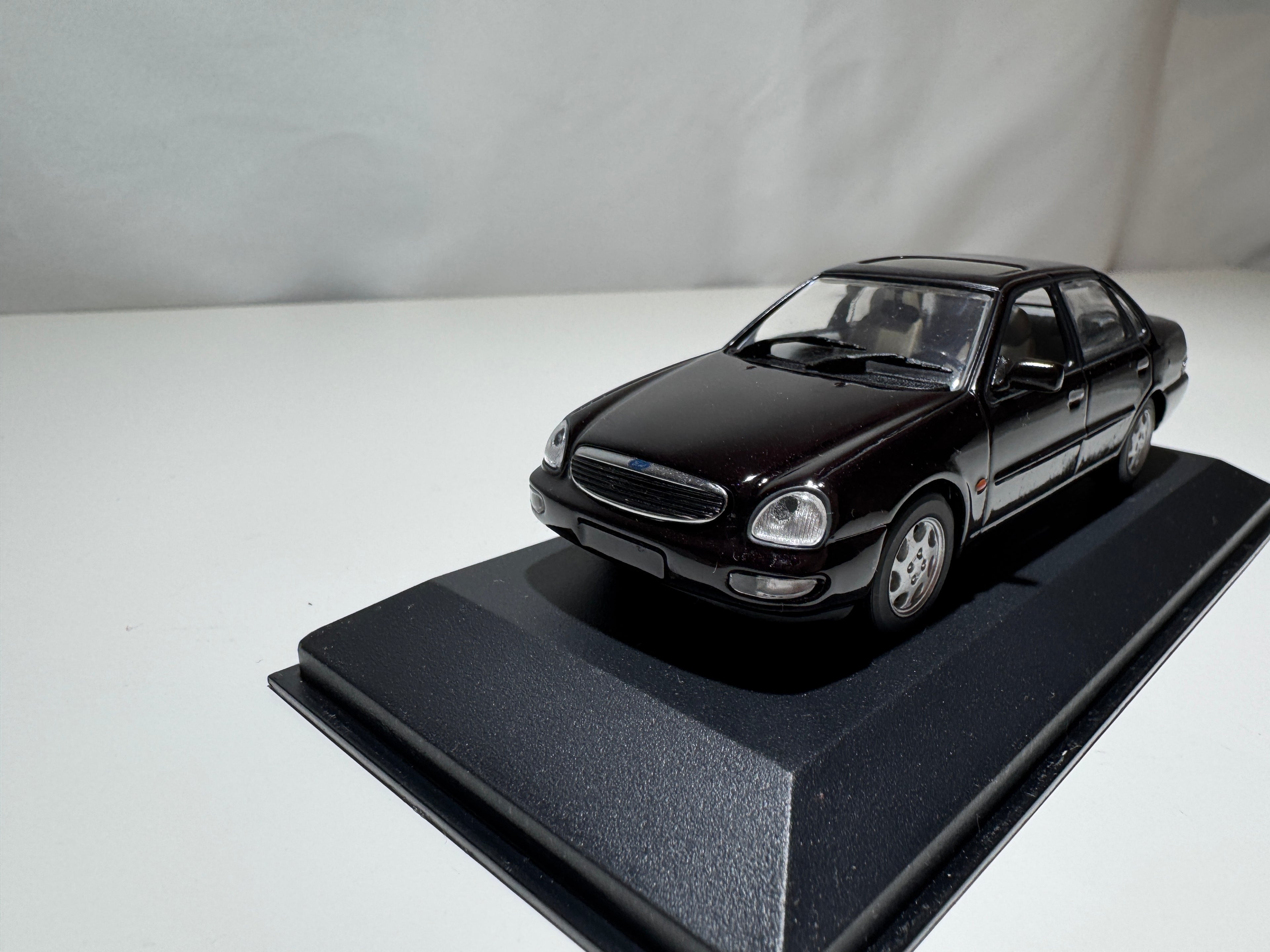 1:43 MiniChamps Ford Scorpion Schwarz OVP #467