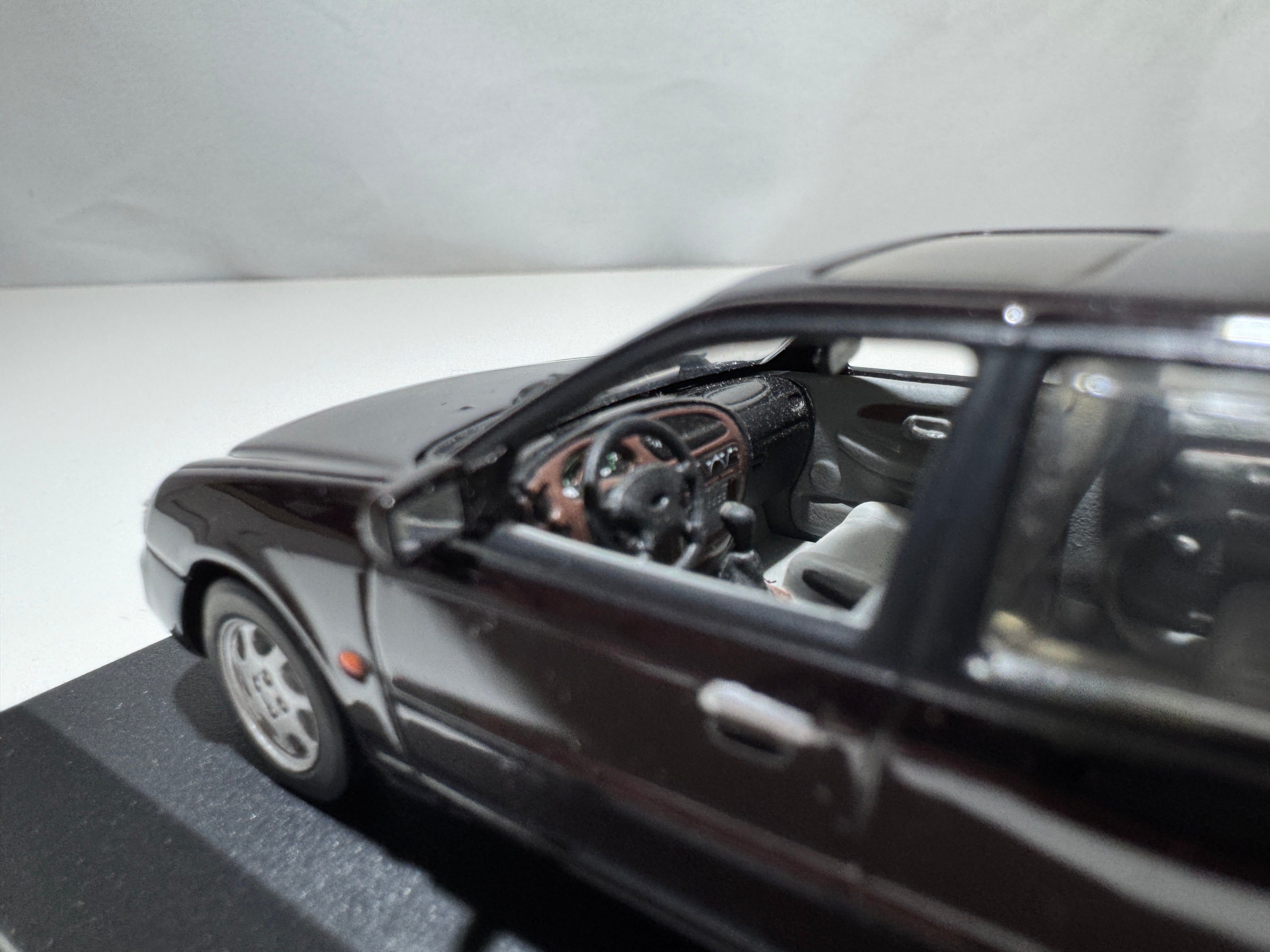 1:43 MiniChamps Ford Scorpion Schwarz OVP #467