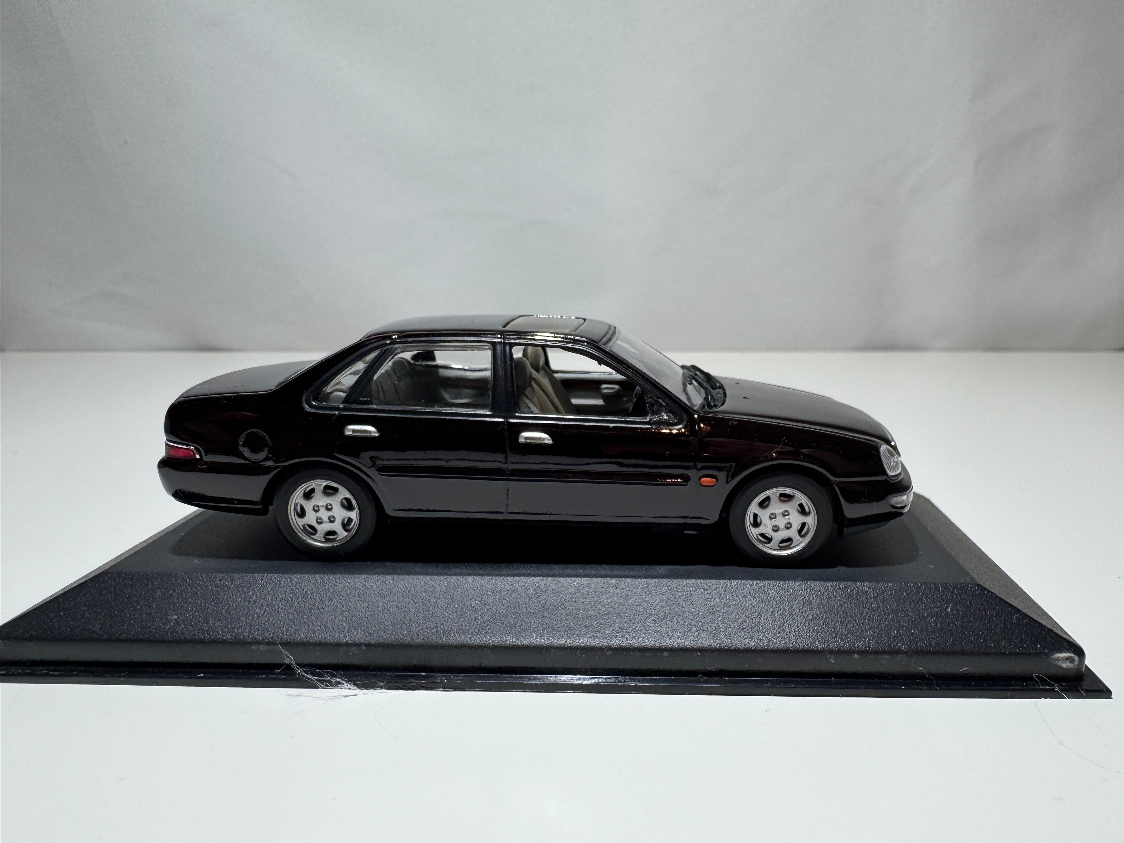 1:43 MiniChamps Ford Scorpion Schwarz OVP #467