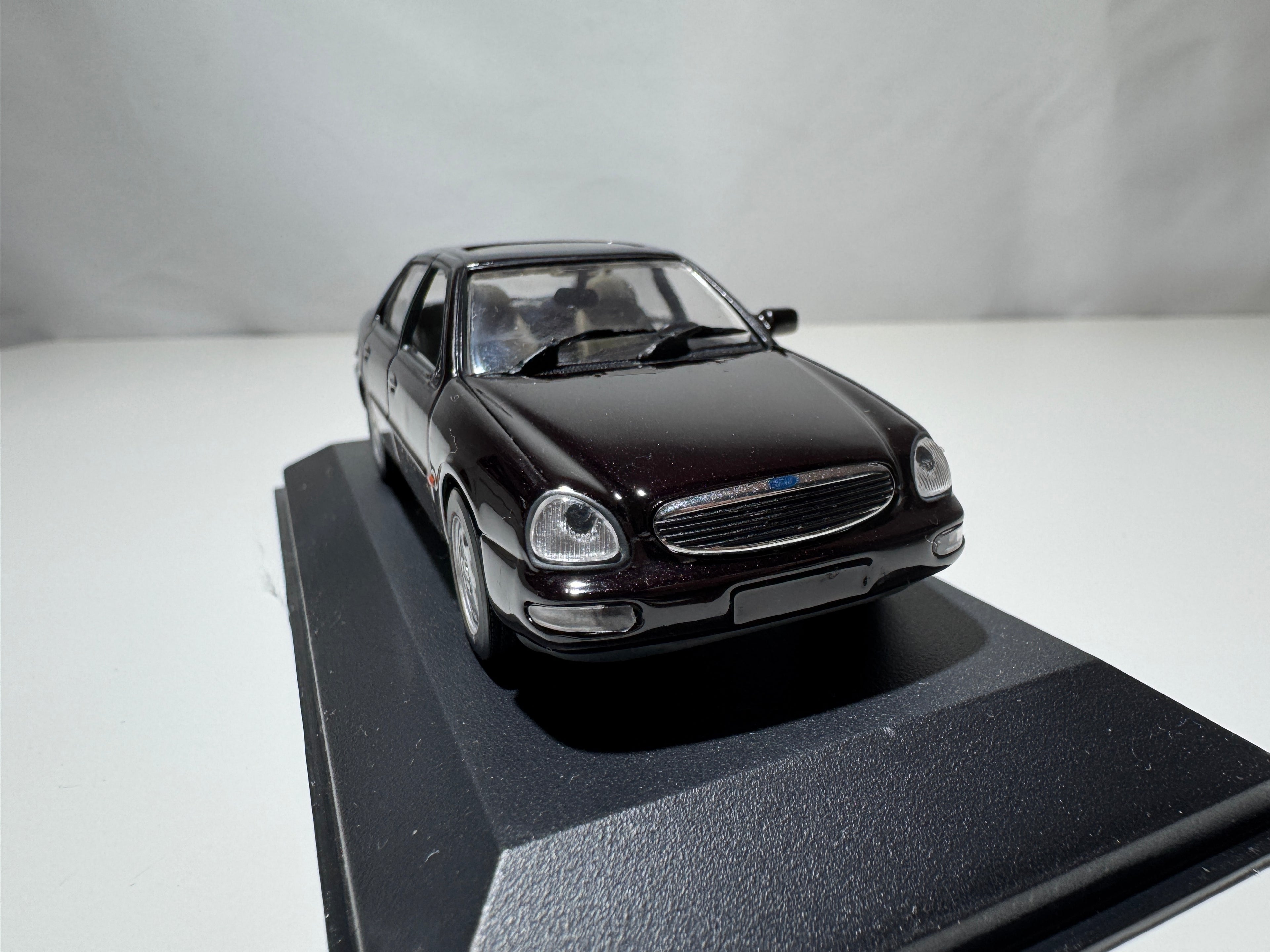 1:43 MiniChamps Ford Scorpion Schwarz OVP #467