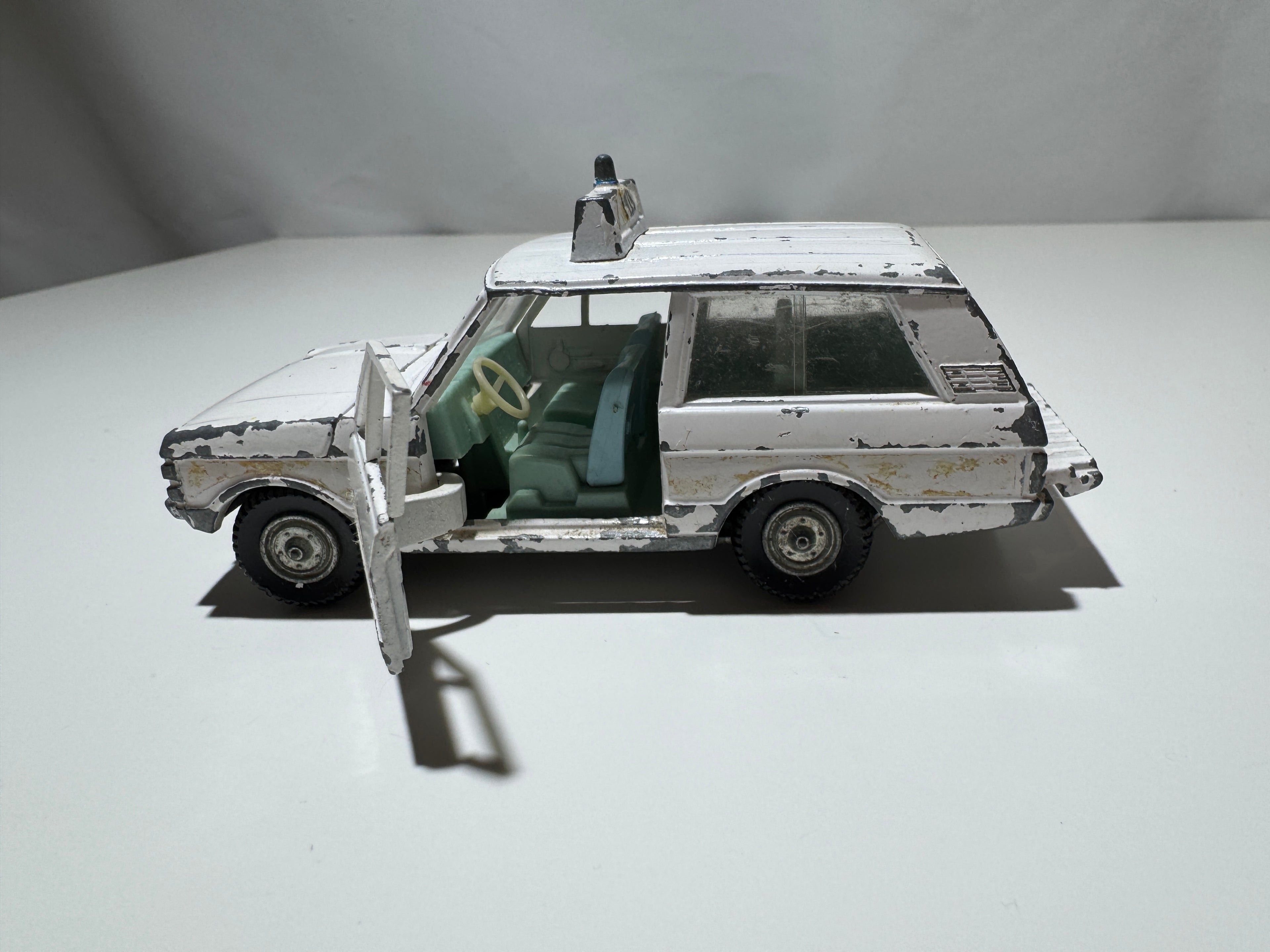 1:43-50 Dinky Toys Range Rover Police Polizei Weiß #472