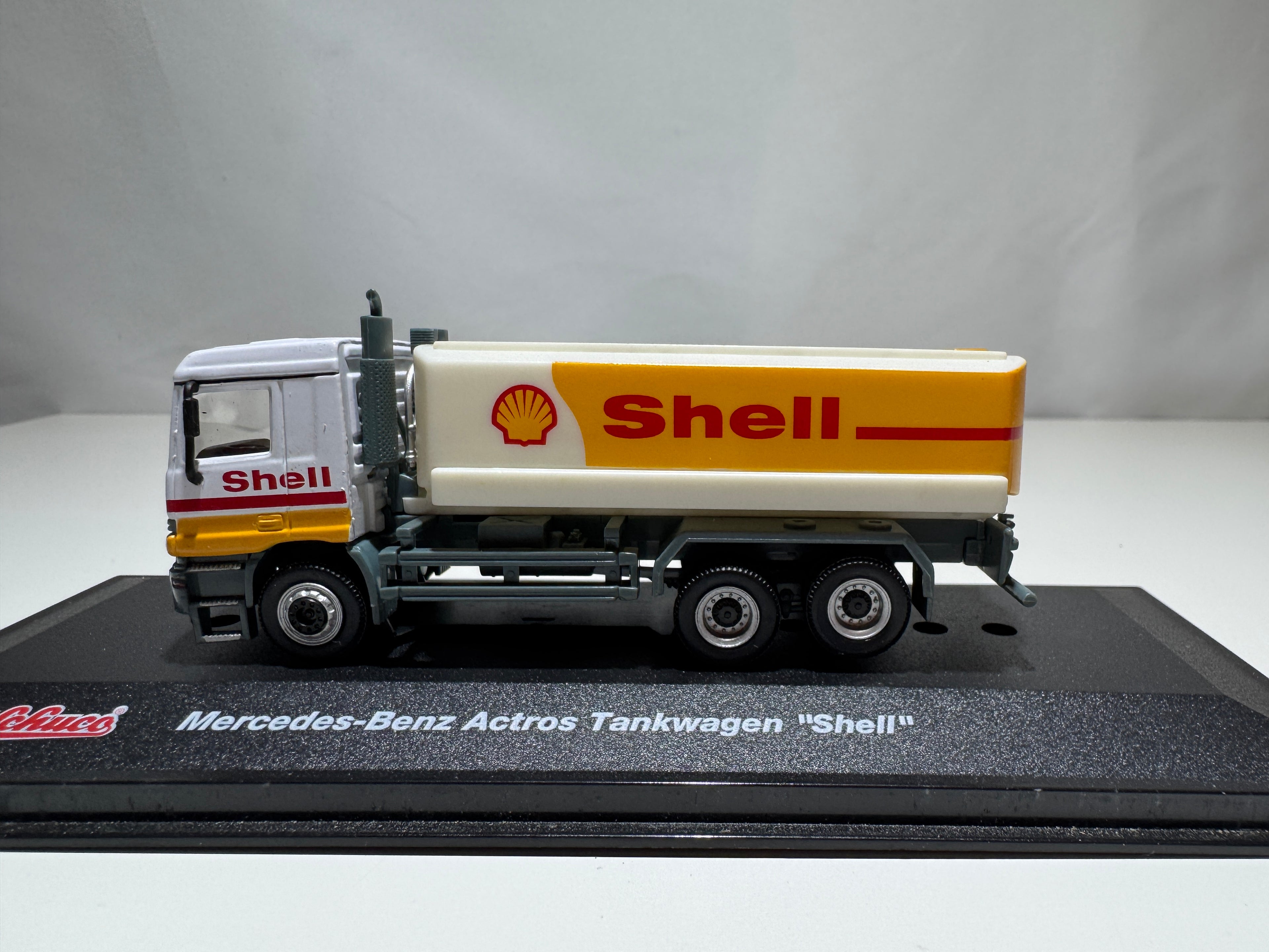 1:87 Schuco Mercedes-Benz Actros Tankwagen "Shell" OVP #477